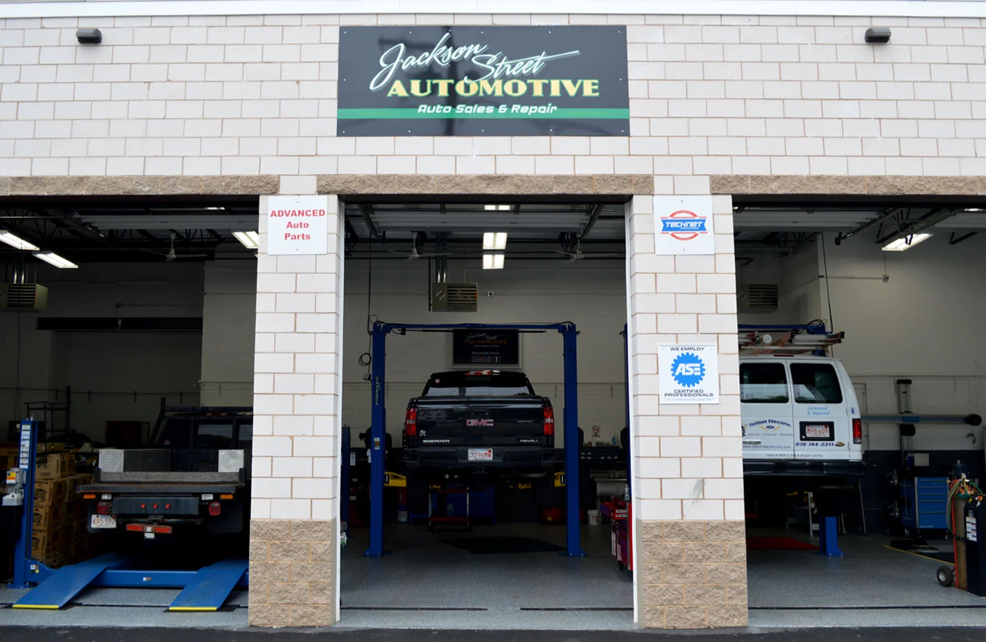 JACKSON-STREET-AUTOMOTIVE-EXTERIOR-BAYS.jpg