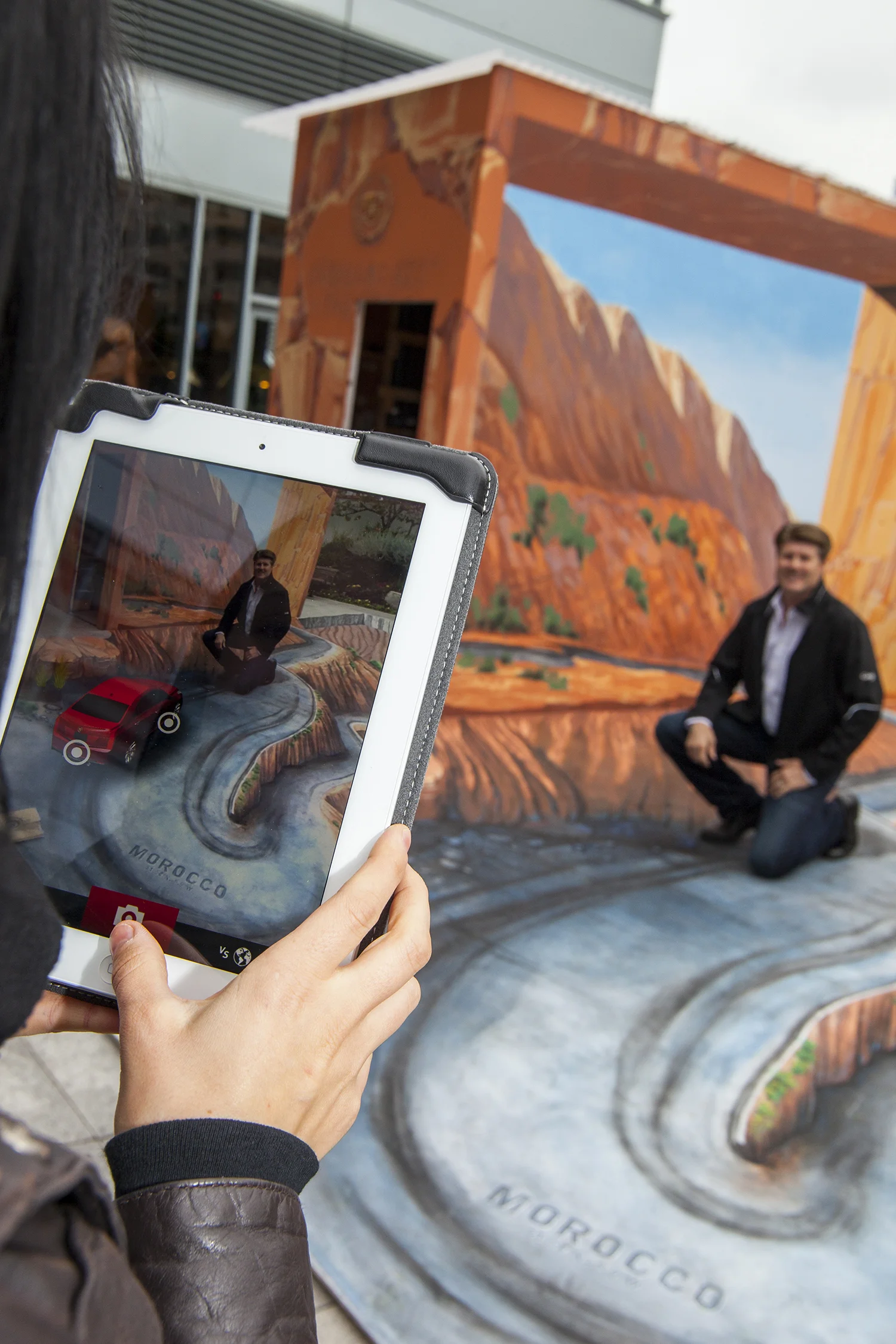 <h6 >CADILLAC VS. THE WORLD - 3D CHALK ART & AR EXPERIENCE<h6/><h2>CADILLAC<h2/>