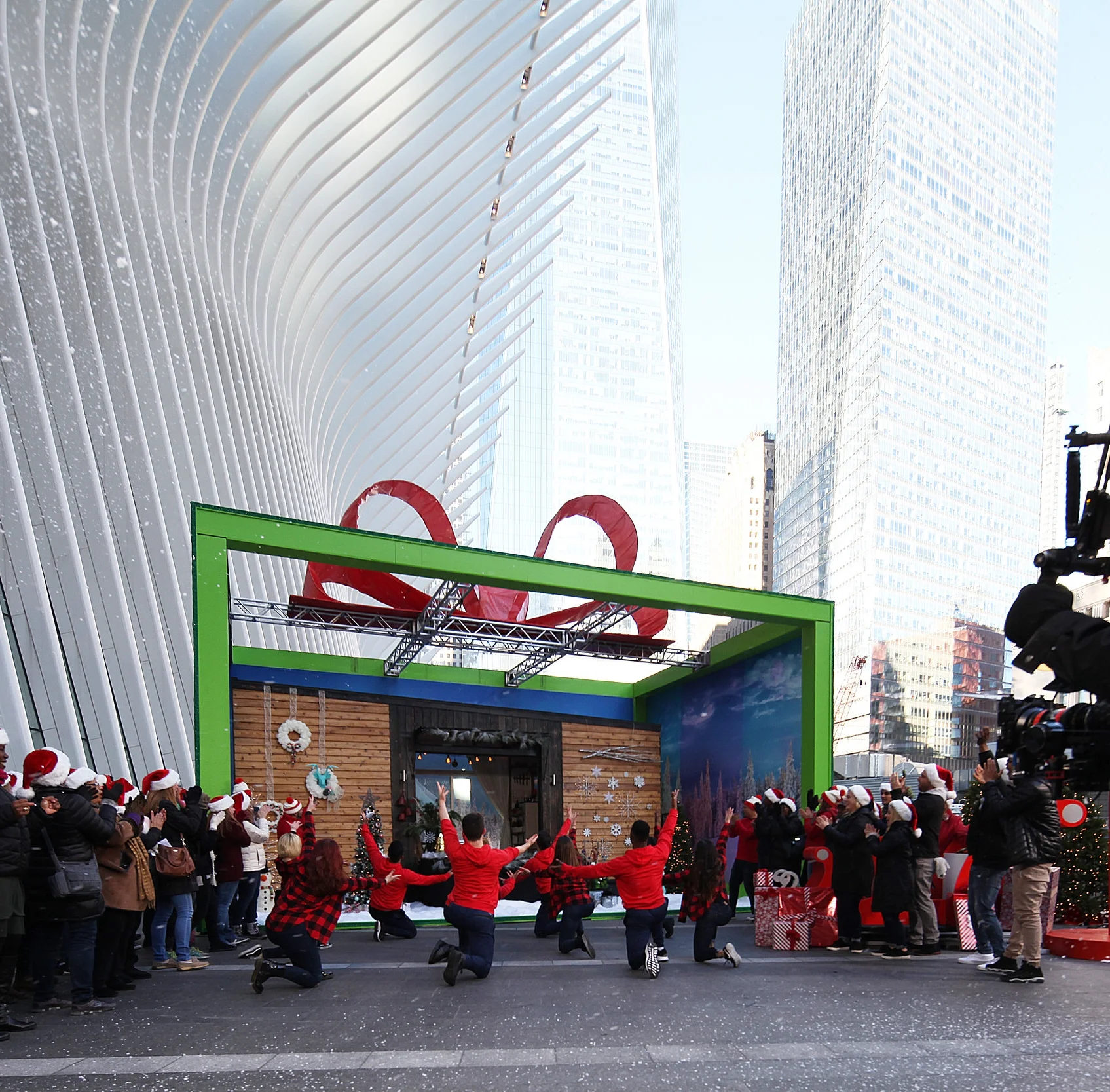 <h6 >25 DAYS OF CHRISTMAS <h6/><h2>FREEFORM<h2/>
