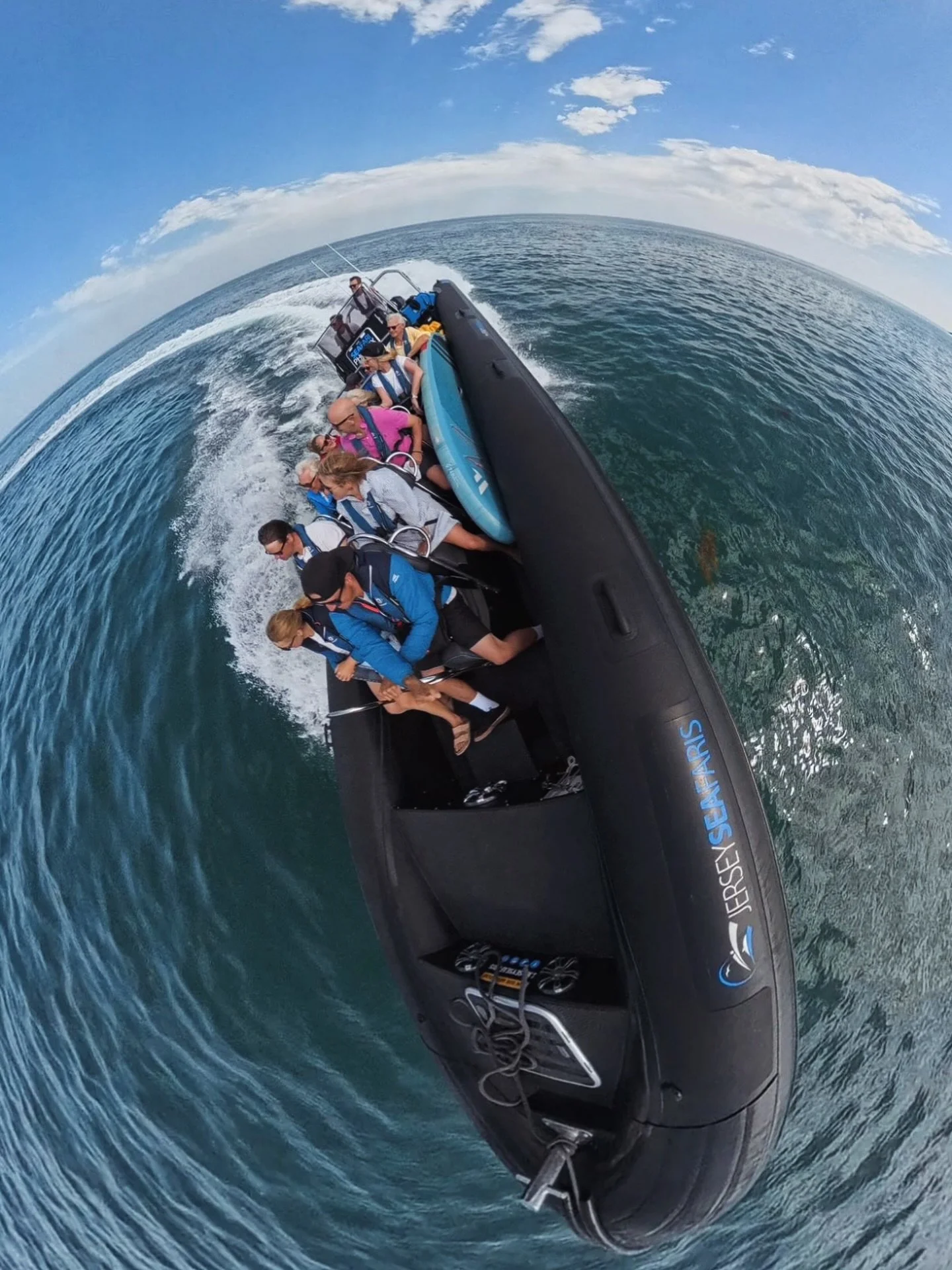 Seafaris from a different angle 🚤 😍 
&bull;
&bull; 
#insta360 #fyp #jerseyci #thingstodoinjersey #boats #sea #ocean #boattrip #crew #summer #summer2025 #ukholiday