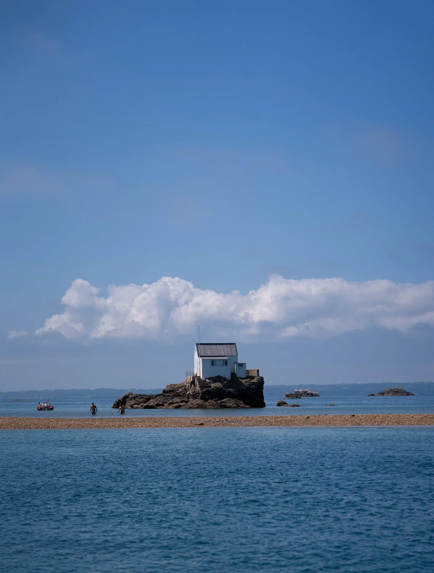 High tide at Les Ecrehous adds to the seclusion of this beautiful reef. As the tide drops the islands join and reveal sandbanks, rocks and great little tide pools for a swim. 
&bull;
&bull;
#jerseyci #visitjersey #lesecrehous #boat #boatrip #thingsto