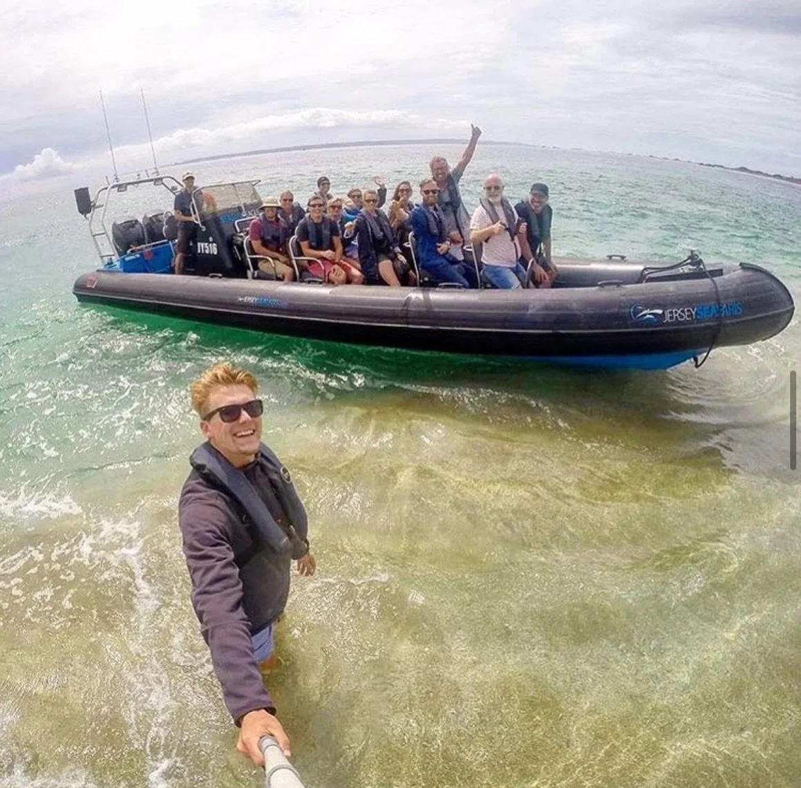 Take us back to 2016 ⏪🚤
When every trip needed a GoPro and a selfie stick 📸
Same Jersey Seafaris vibes&hellip; just slightly higher image quality😅 
&bull;
#JerseySeafaris #Jersey #BoatTrip #gopro #2016