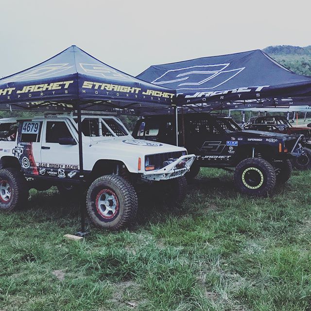 Friends keep you dry! @straightjacketmotorsports @sj_dizzy @cavfab_4x4
@prpseats
@treadwright
@bulldogwinch
@ironman4x4fab 
@eastcoastgearsupply
@adamsdriveshaft 
@filthyaddictionsoffroad 
@radfloshocks
@yukongearandaxle 
@visionwheel
@discount_tire
