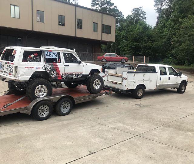 We are loaded and headed out! Behind schedule but the jeep is ready! @cavfab_4x4
@prpseats
@treadwright
@bulldogwinch
@ironman4x4fab 
@eastcoastgearsupply
@adamsdriveshaft 
@filthyaddictionsoffroad 
@radfloshocks
@yukongearandaxle 
@visionwheel
@disc