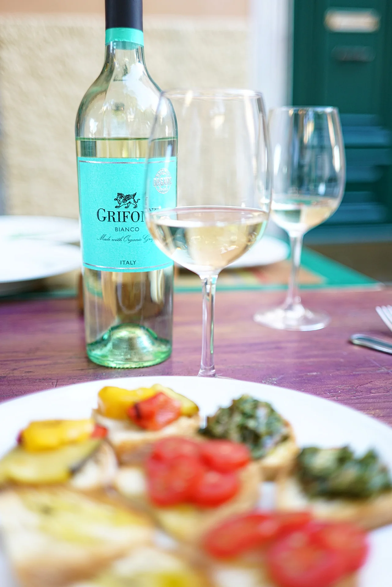 OH MY VEGGIES : A GUIDE TO VEGETARIAN FOOD AND WINE PAIRING