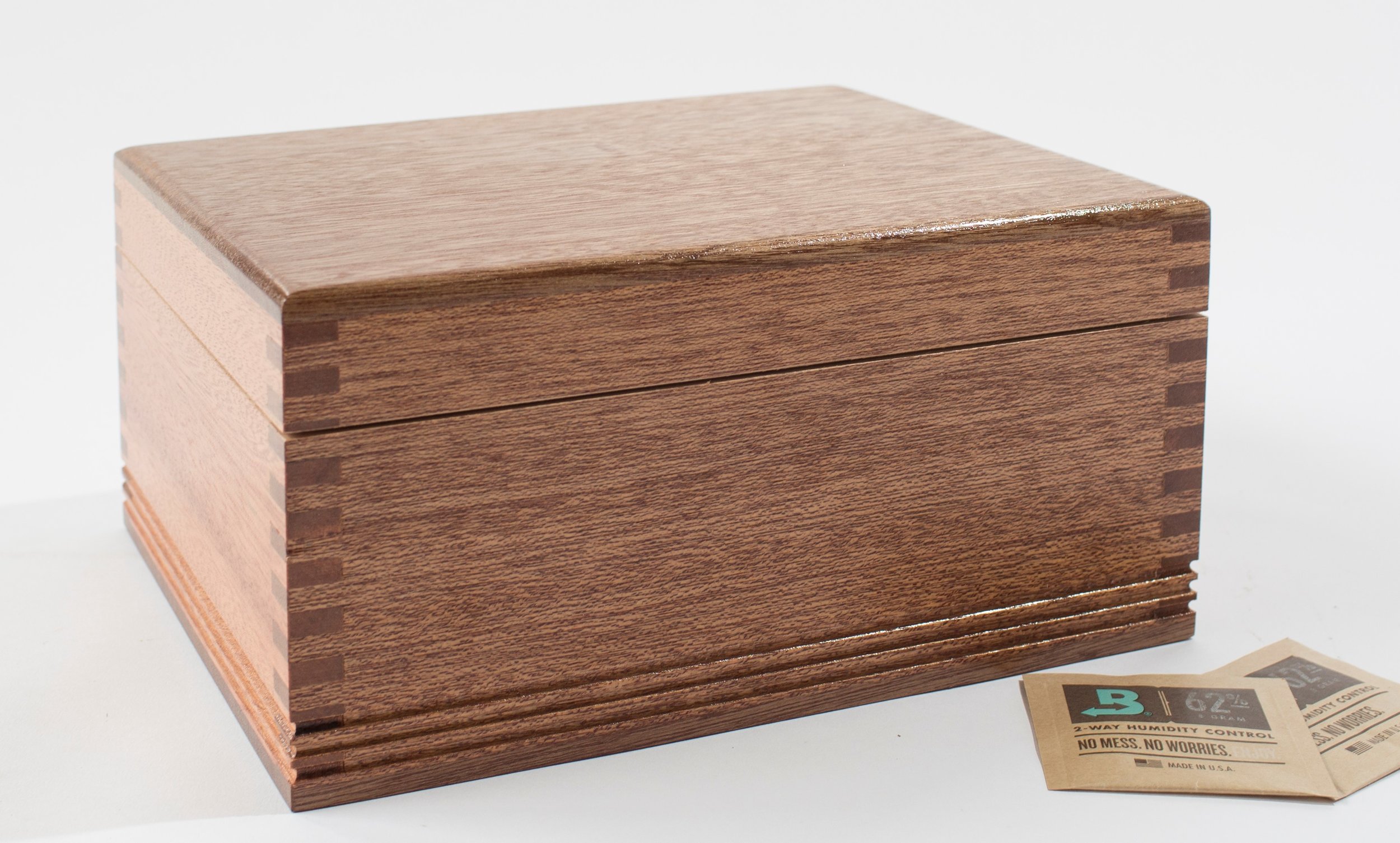 #CNE1 CannBisDor, Cannabis Humidor; CLOSED.jpg