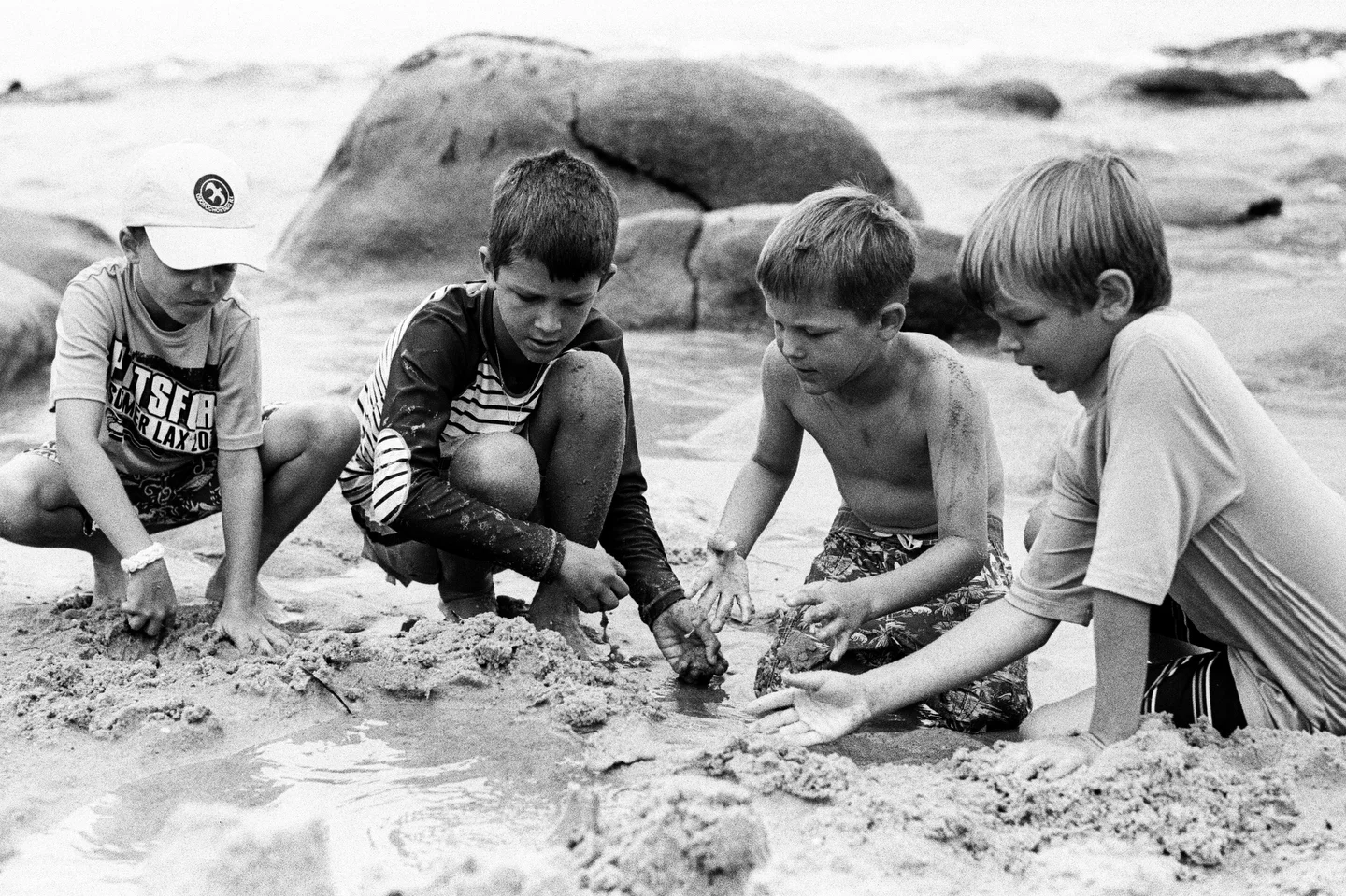 Elisabeth Millay is a documentary family photographer based in Southern California