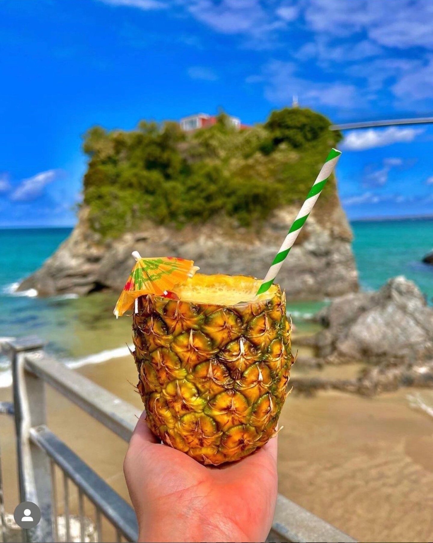 RIGHT ON TOWAN BEACH! 🌴🥥🍍✨You have to visit @thecoconutchy in Newquay before the summer is up! 

Transport yourself to the faraway shores with a bit of reggae, fresh coconuts, non-alcoholic pina coladas served in pineapples, fruit salads (served i