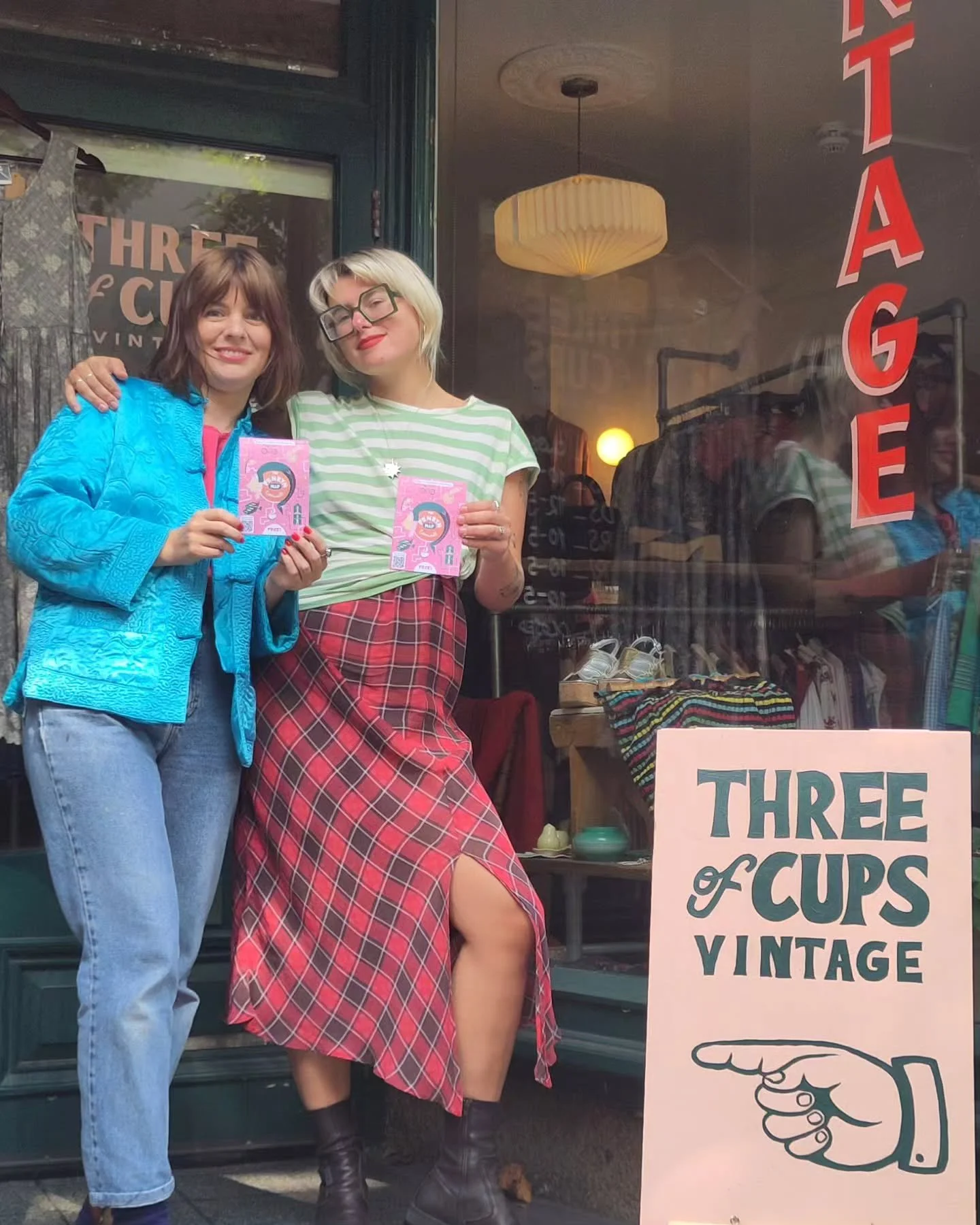 OH PENRYN! ✨

It was about time I made a guide to my glorious little hometown.  It's ancient (founded in 1216) - a real town of back street opes (and dreams) with lots of traditional stone terraces containing  over 250 listed buildings!

Did I mentio