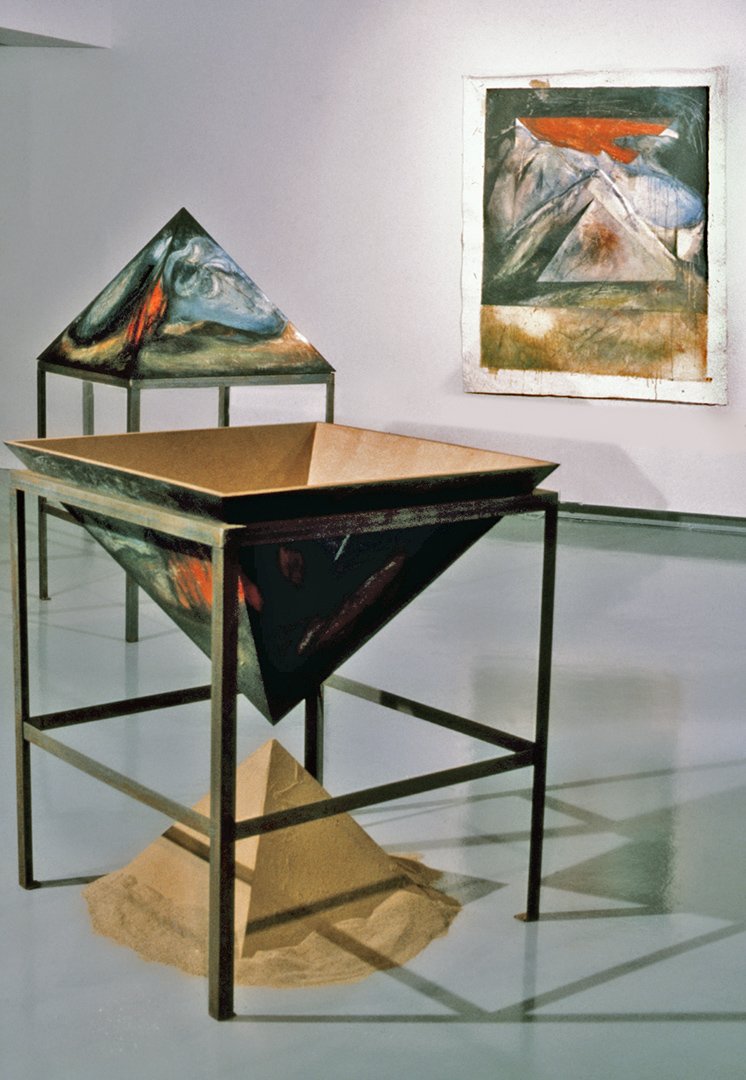 Lieux-sacres_pyramide et hypogee.jpg