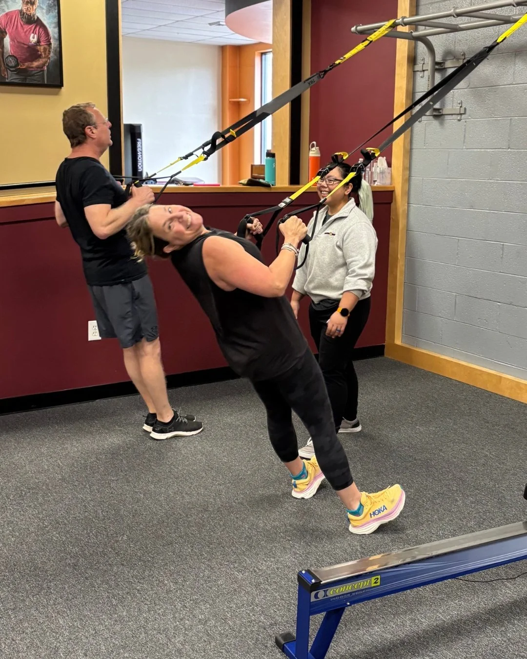 Stronger. Healthier. Happier. 😄 Nothing beats the energy of training with an amazing group!

Monday Motivation: Tag someone who could make you smile while working out