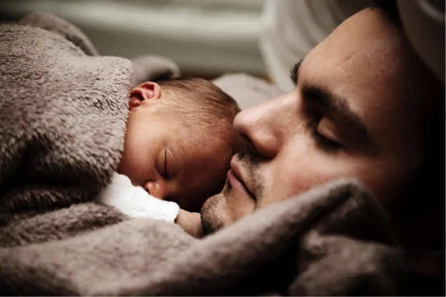 Top Tips for Dads During Early Postpartum