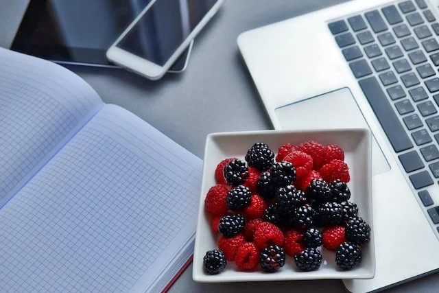 How Healthy Office Snacks Boost Brain and Body Performance