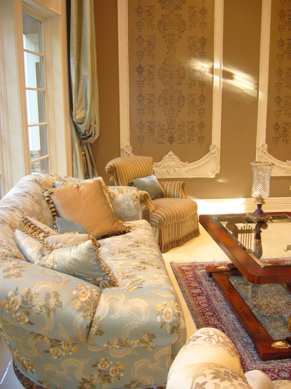 Stenciled Walls, Silky Elegance