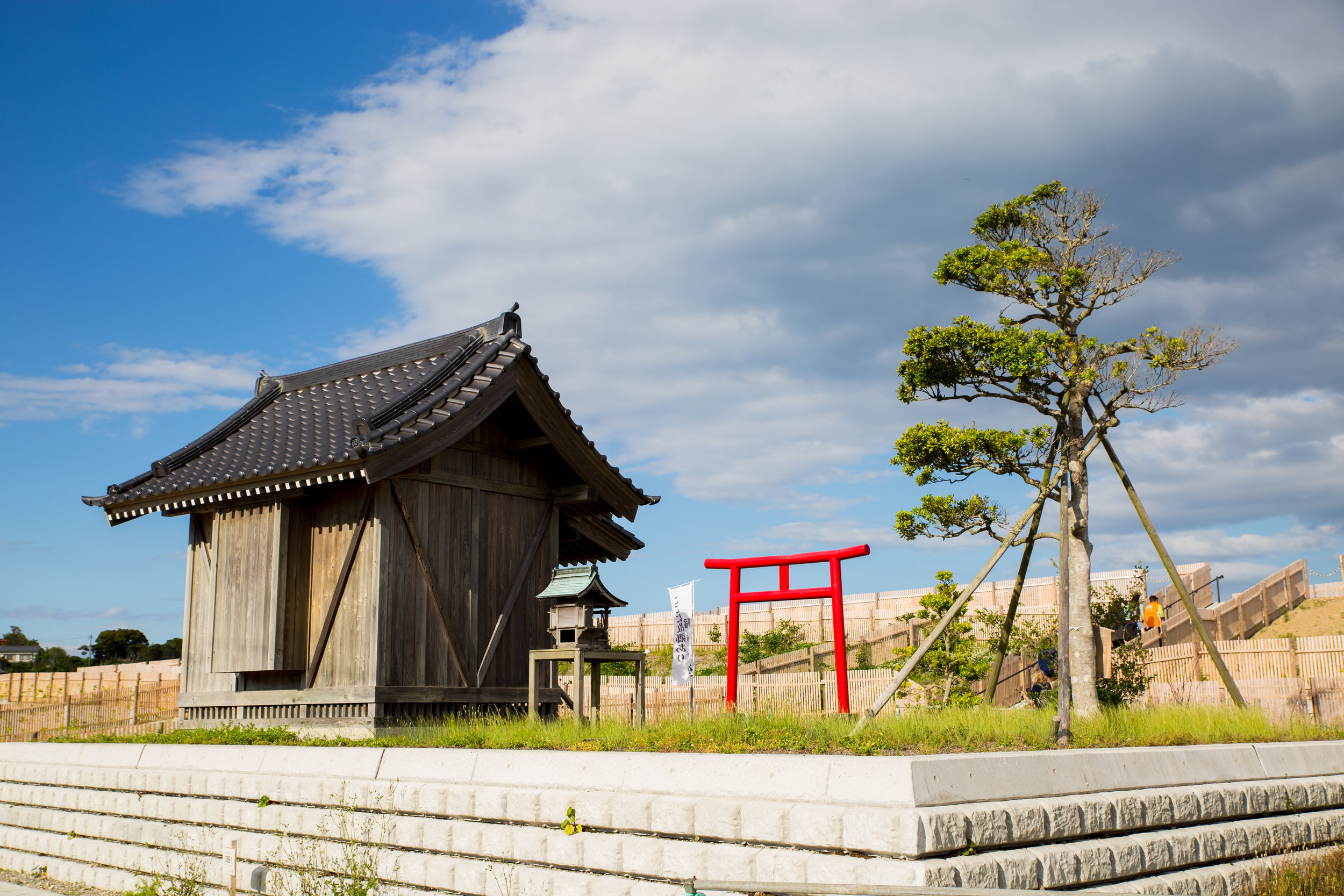  After all the other buildings on the coast of Hisanohama were swept away by the tsunami, this shrine was the only structure still standing.&nbsp; 