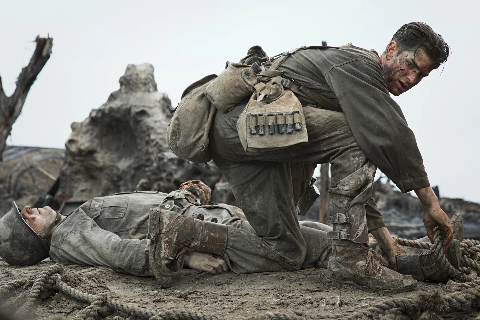 Desmond Doss (Andrew Garfield) klarte på mirakuløst vis å berge 75 medsoldater og befal, til alles enorme overraskelse, noe som senere ga ham USAs høyeste militære æresmedalje.