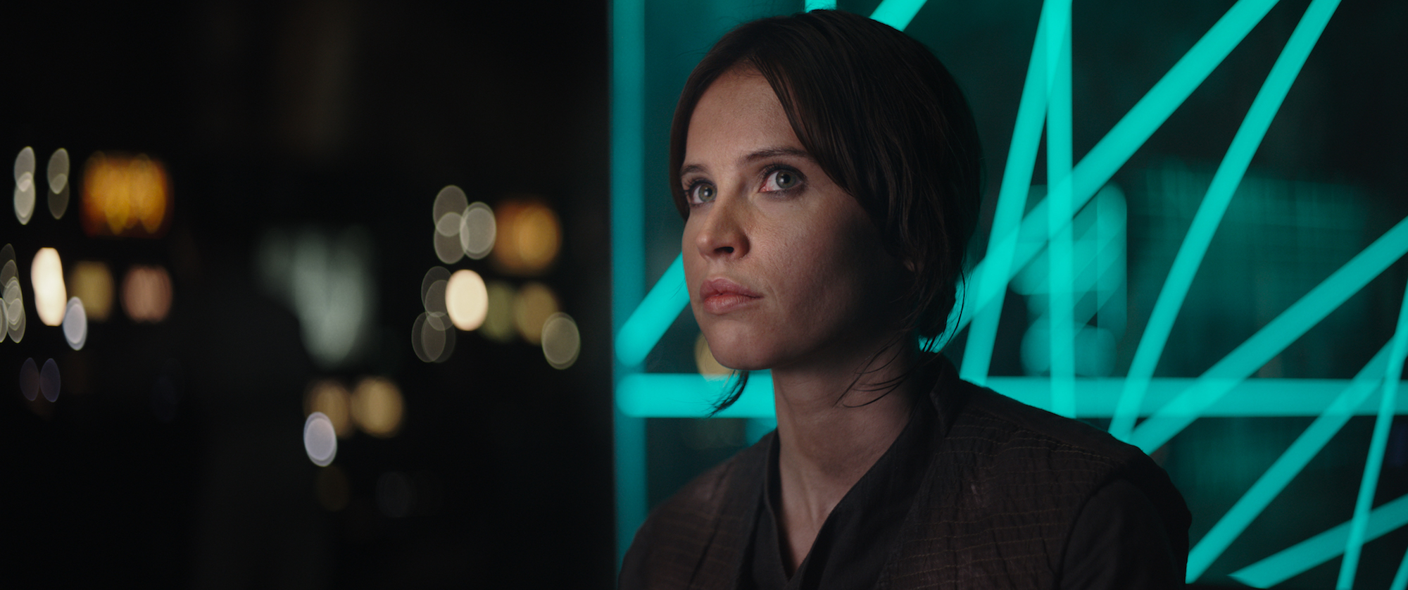 Jyn ”Stjernestøv” Erso (Felicity Jones) slutter seg til opprøret mot Imperiet i den nye Star Wars-filmen.