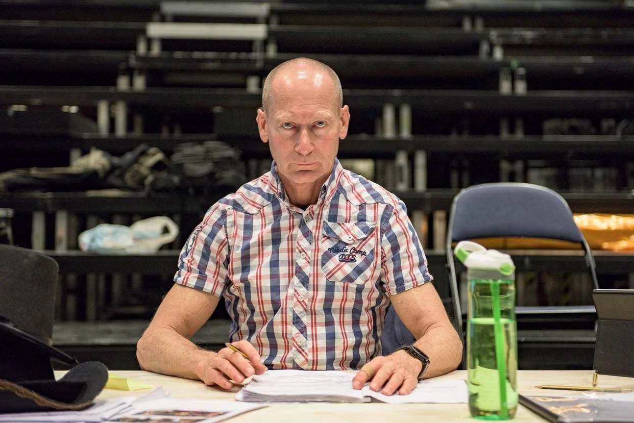 Lady Macbeth som ond heks, Macbeth den svake mann