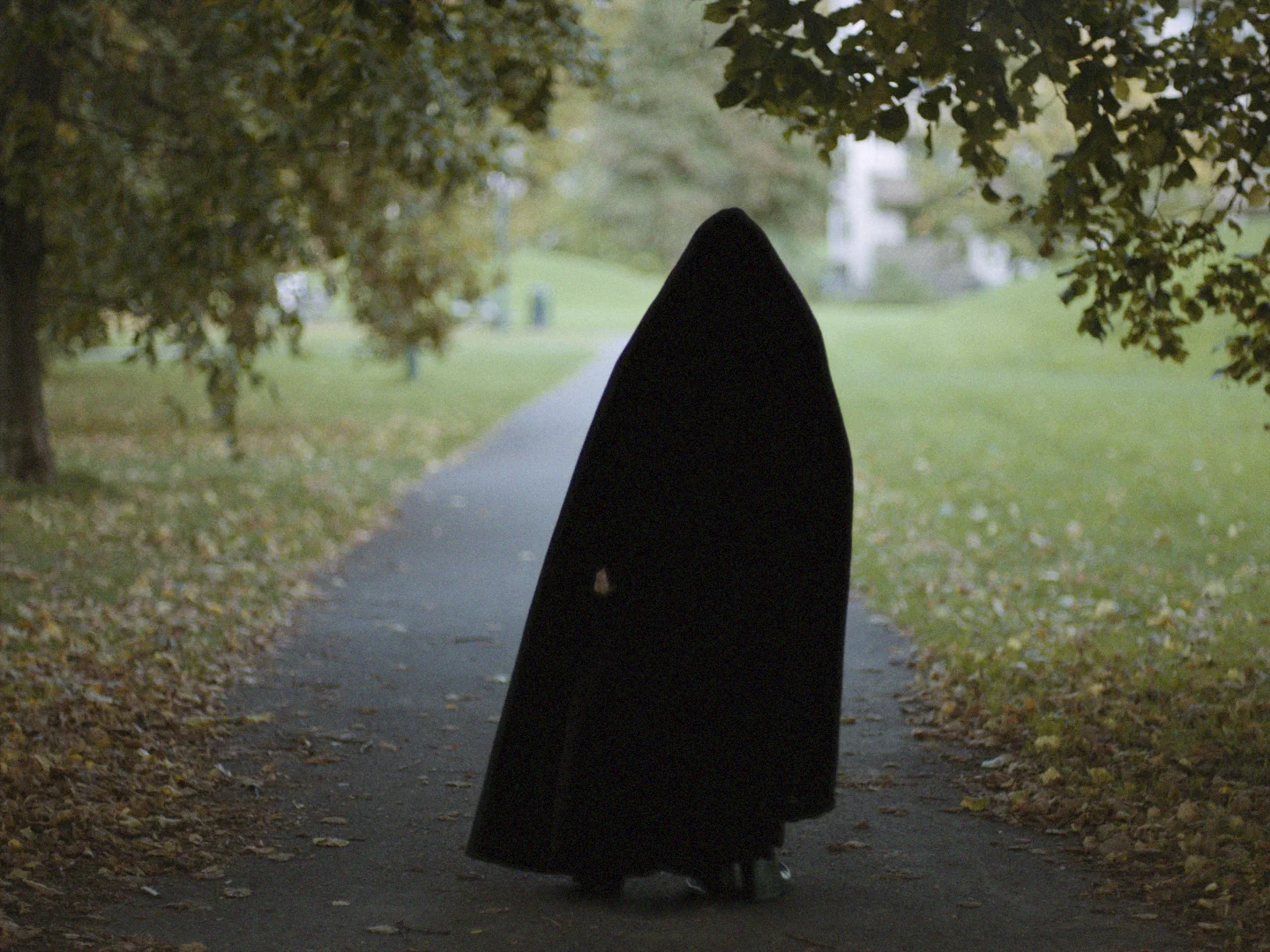 Leken filmmosaikk om eksistensielle gåter