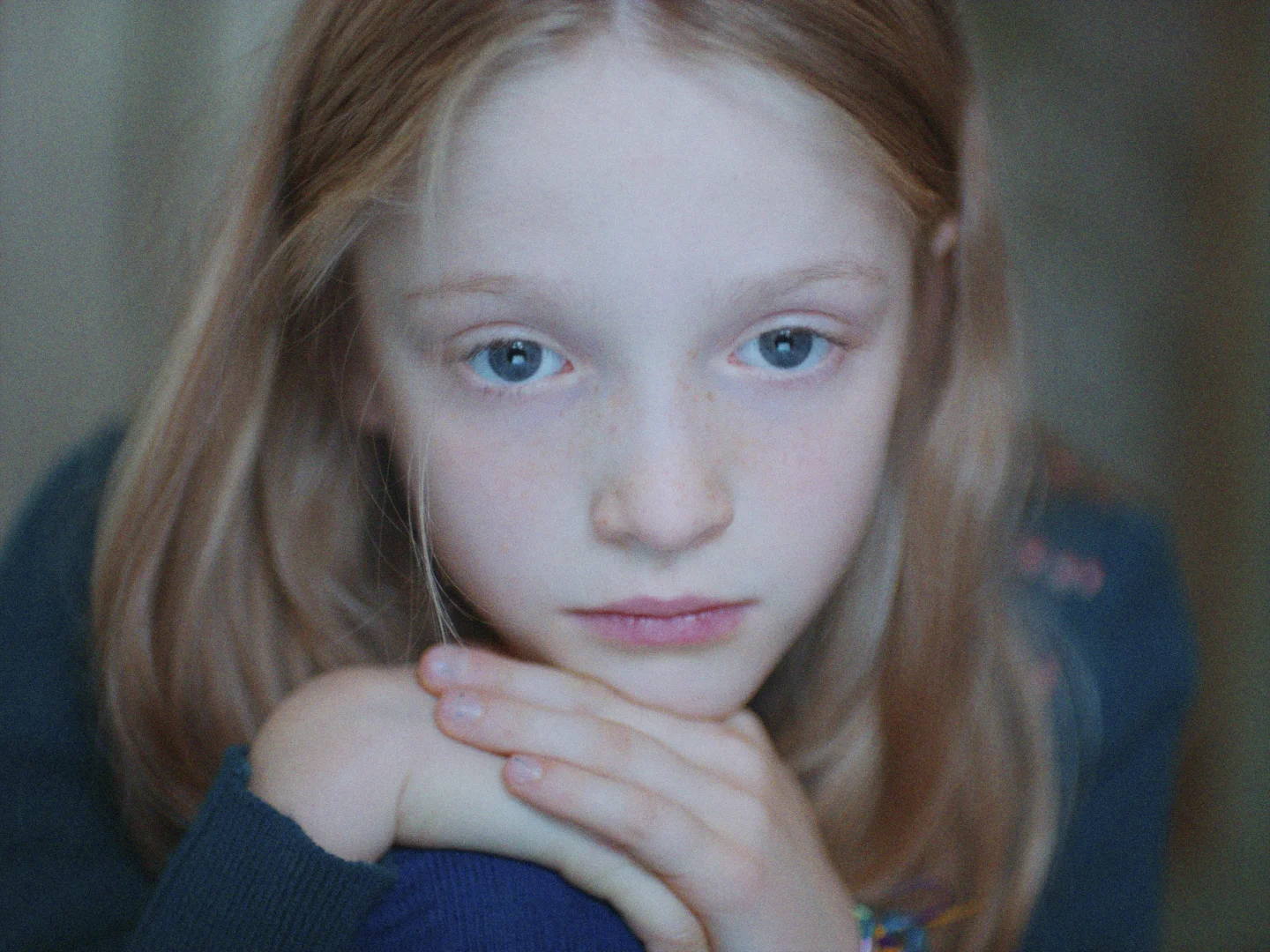 10 år gamle Storm (Tindra Hillestad Pack) ordner verden etter regler.