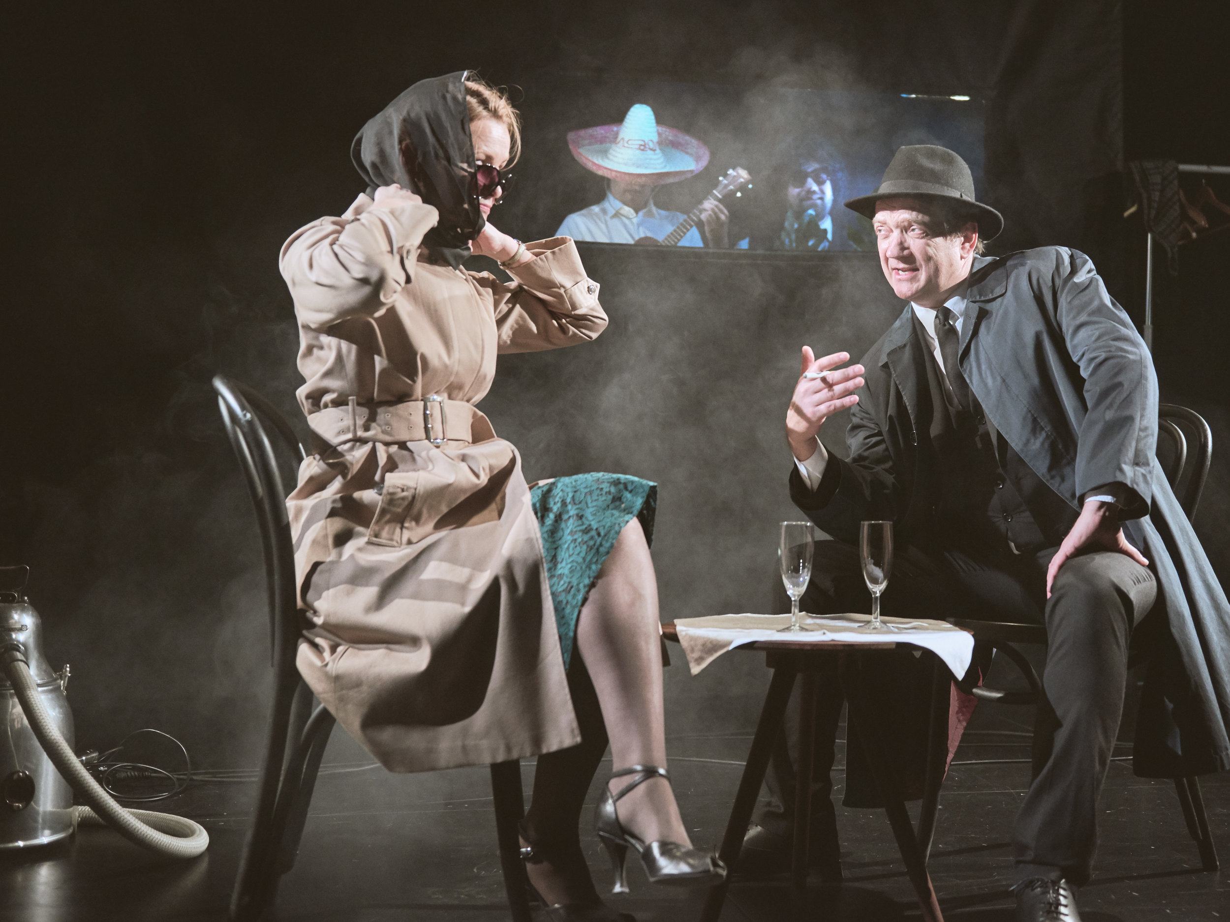 Kaldkrigsparanoia med satirisk vri 