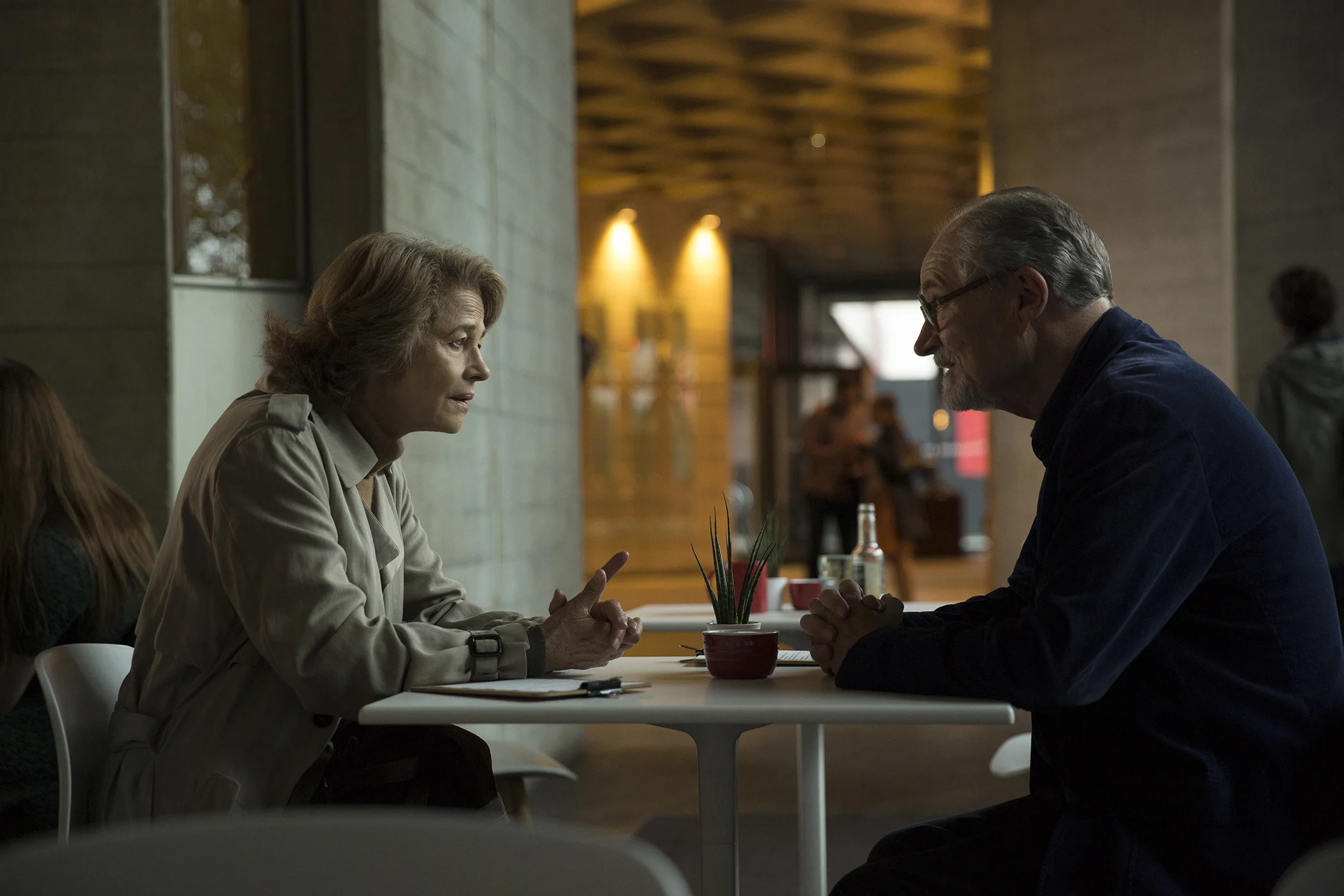 Sannhetens øyeblikk for Tony (Jim Broadbent) skjer da han treffer igjen sin ungdoms flamme i skikkelse av den eldre Veronica (Charlotte Rampling).