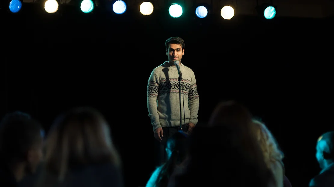Med vekslende hell holder Kumail det gående som standupartist.