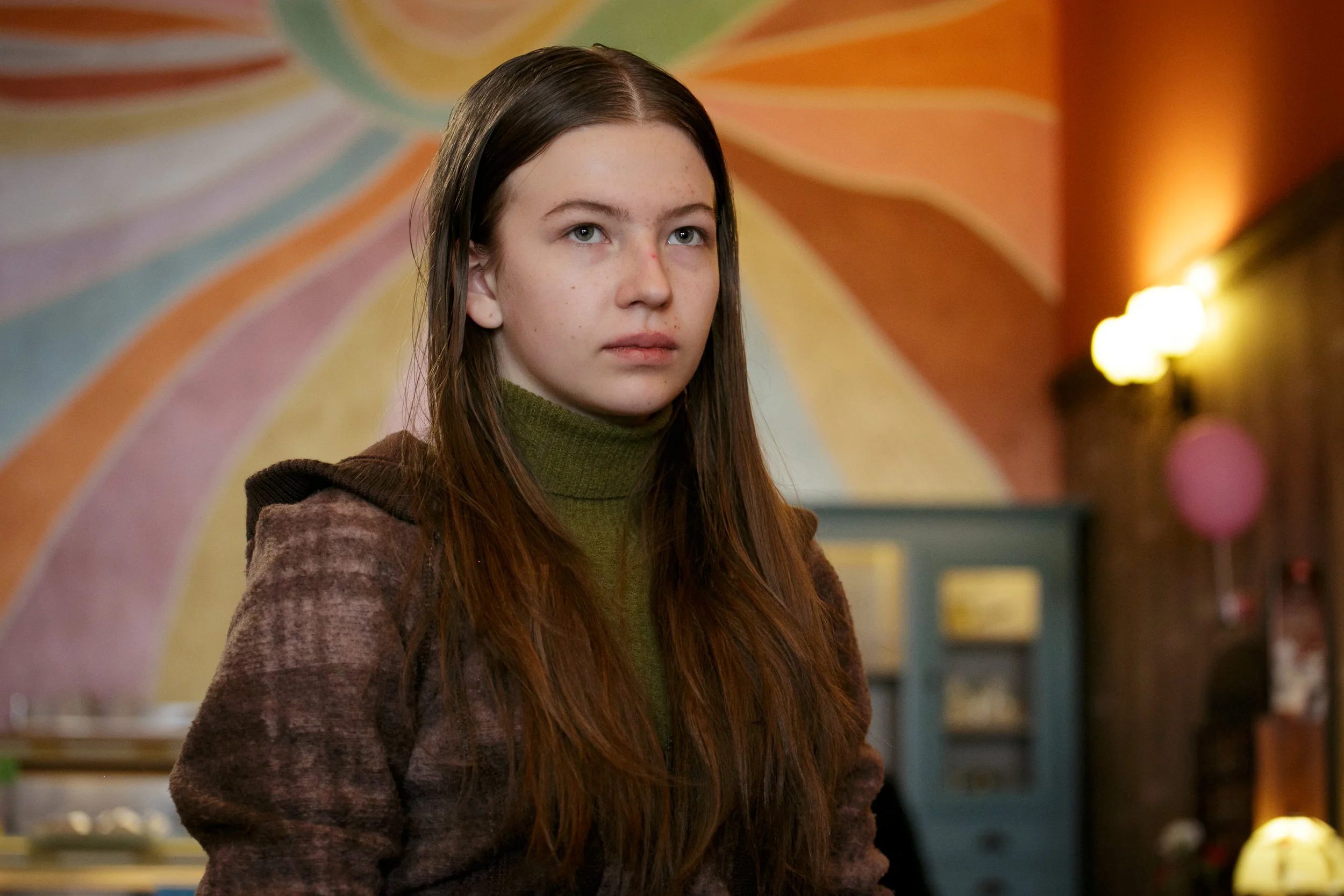 14 år gamle Anca (Diana Spatarescu), offer for en rumensk hallik i Paris. 