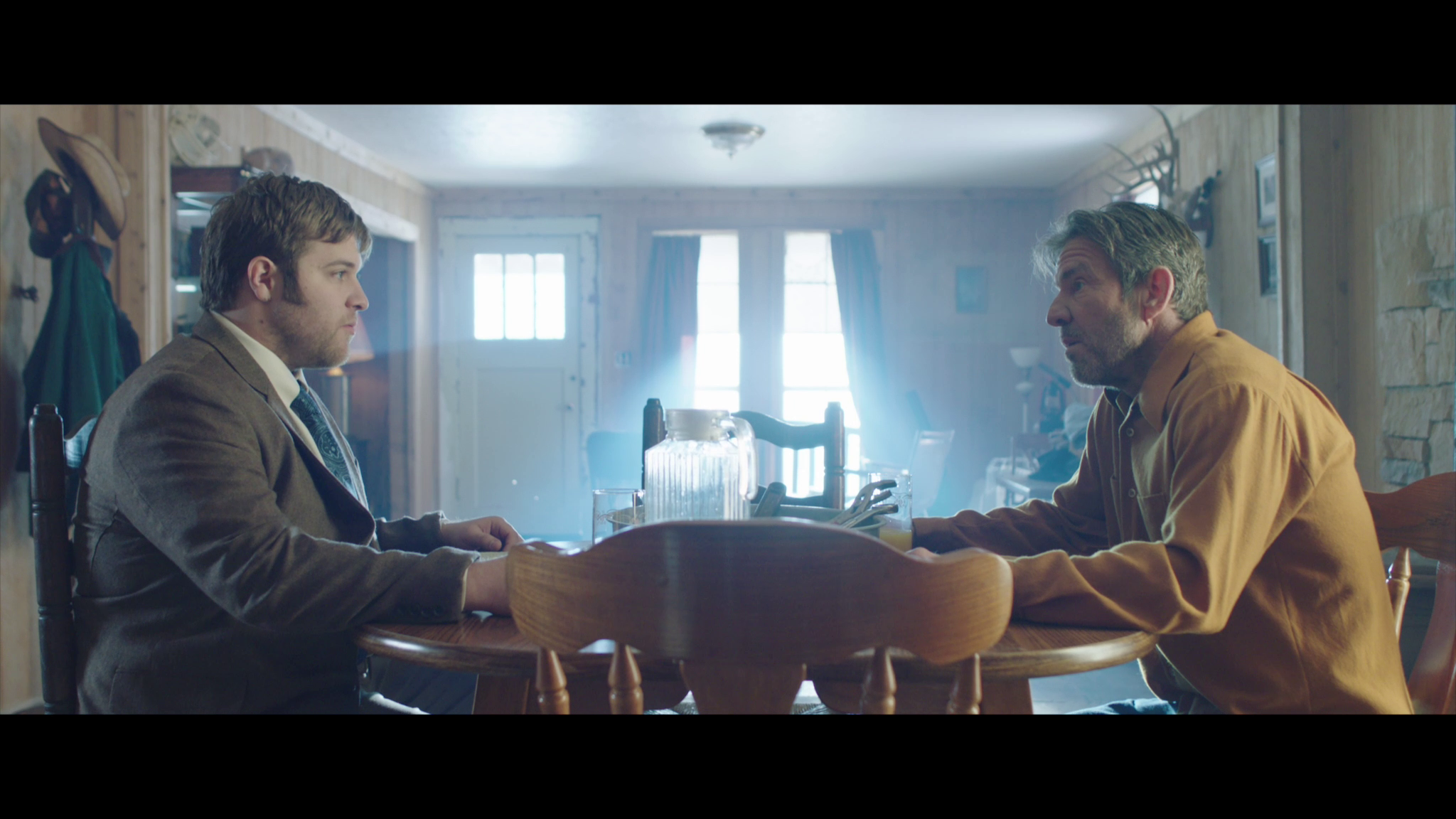 Scener som borer dypt i forholdet mellom en voldelig far (Dennis Quaid) og hans sønn (J. Michael Finley), er det for lite av i I can only imagine .