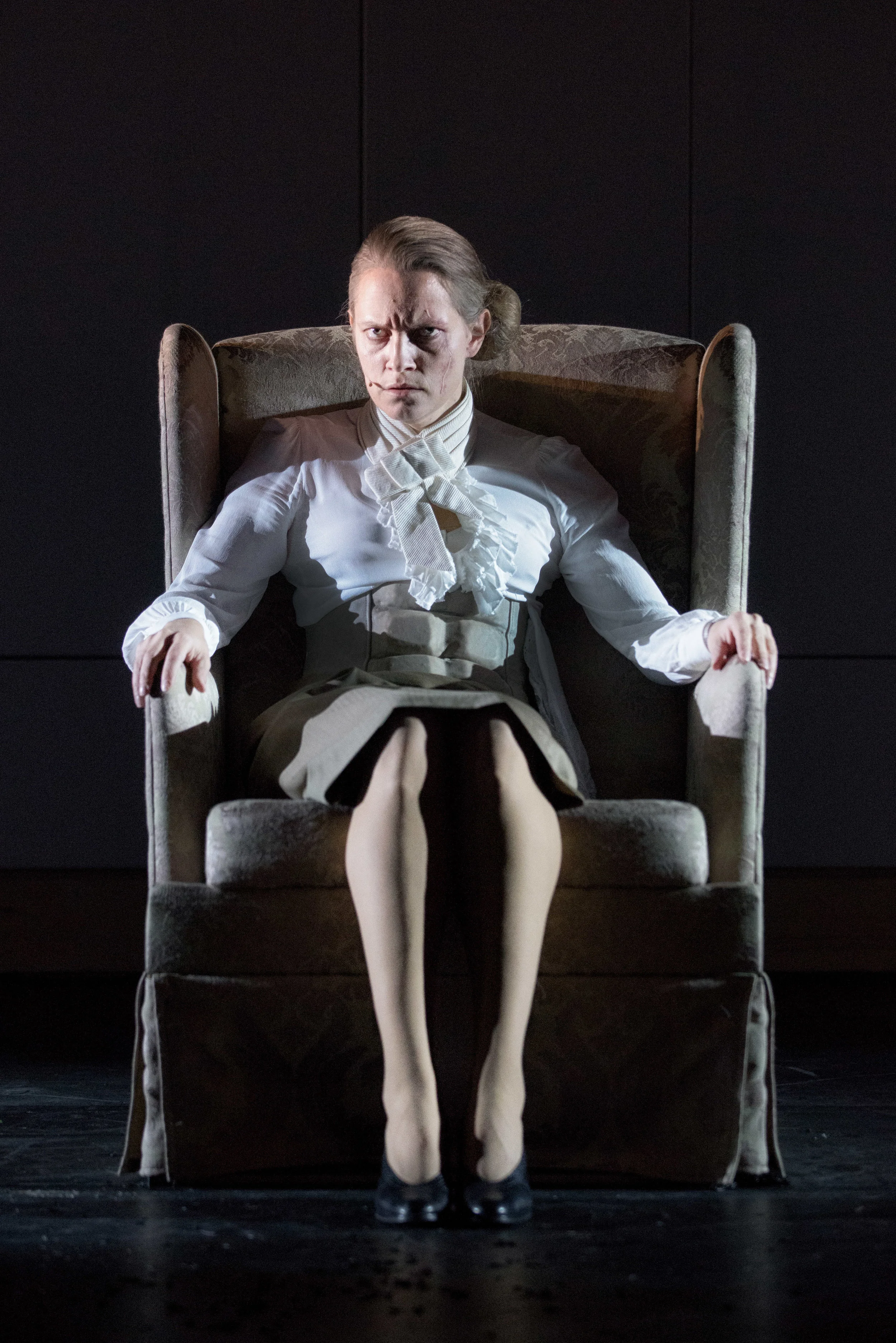 A Christmas for Carol (2016): Nina Ellen Ødegård som den gjerrige Carol. (Foto: Stig Håvard Dirdal, Rogaland teater.)