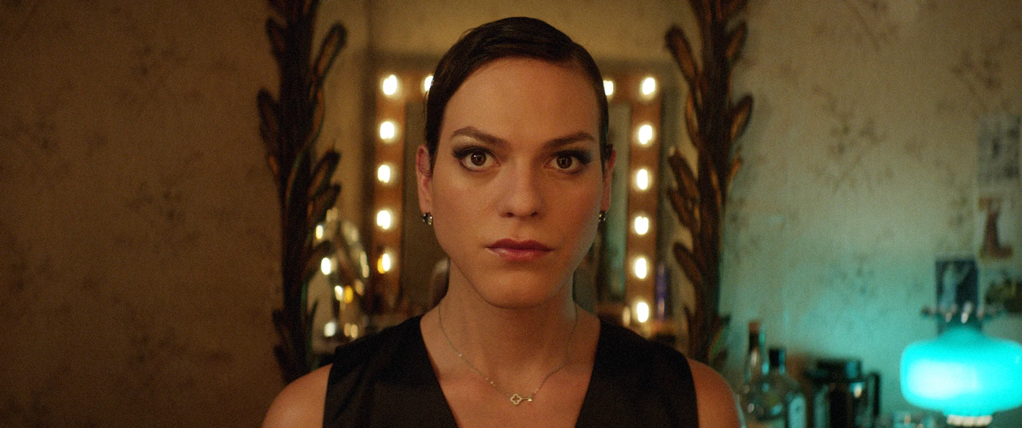 - Når jeg ser deg, vet jeg ikke hva jeg ser, snerrer Sonja til den transkjønnede Daniela (Daniela Vega) i En fantastisk kvinne.