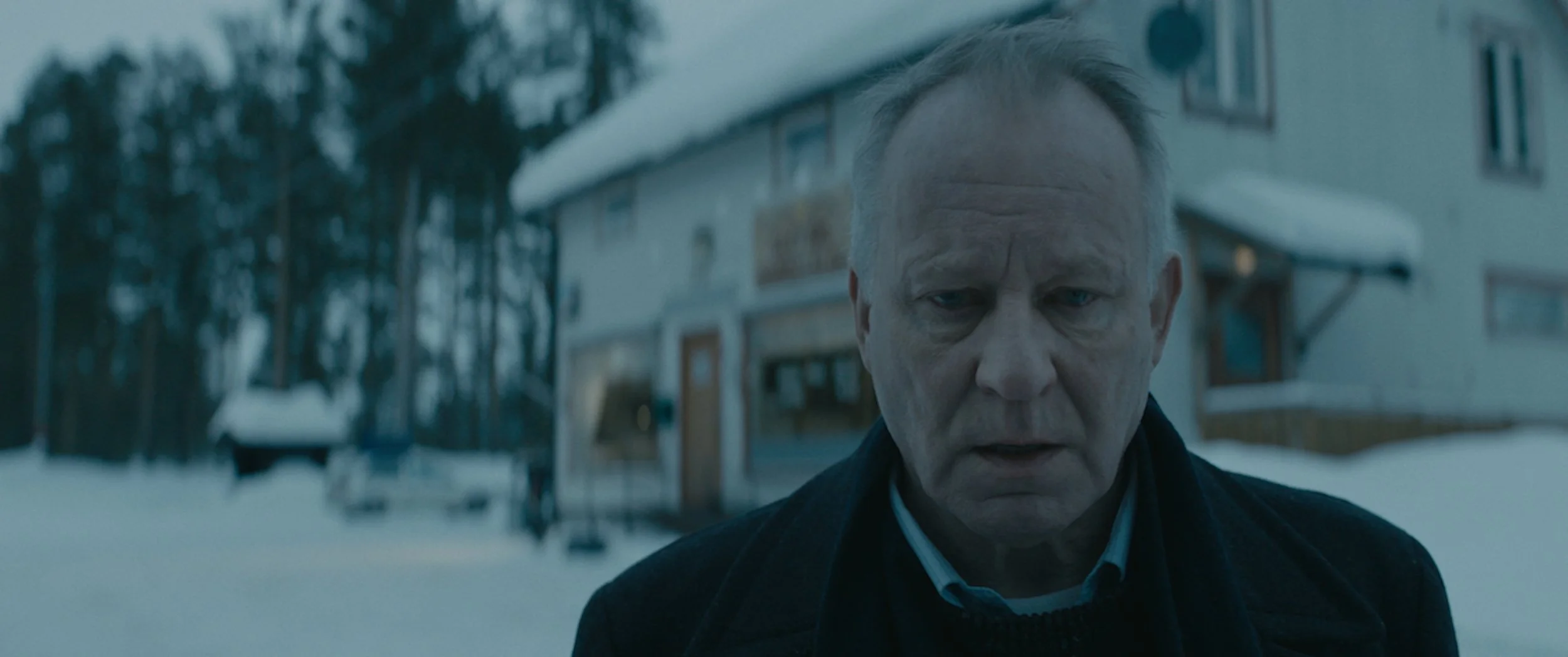 Blir han helten i sitt eget liv eller er den posisjonen erobret av en annen? under Trond (Stellan Skarsgård) da minnene fra ungdomstida setter inn.