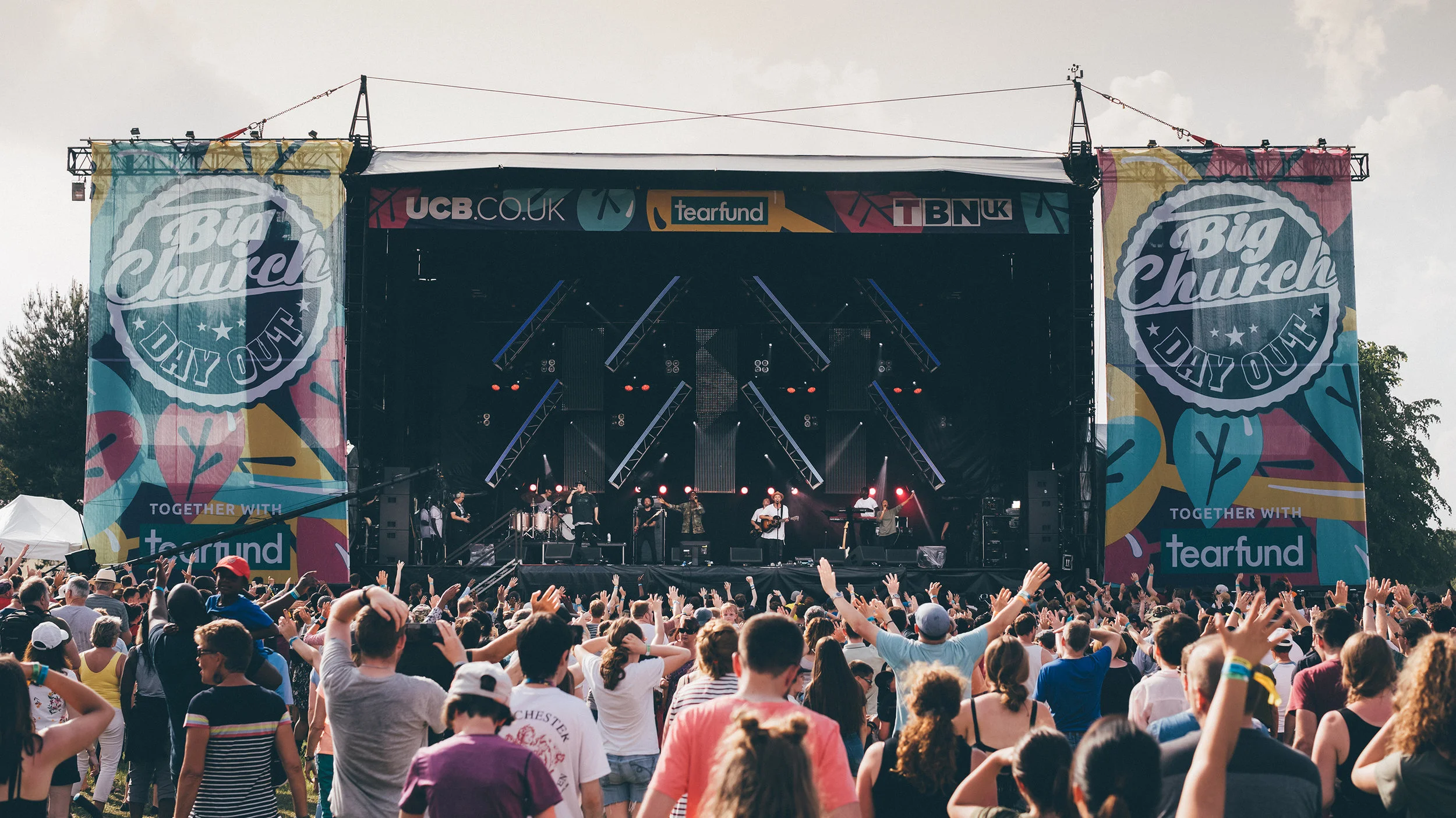 Hillsong London take the Mainstage Friday afternoon. © Big Church Day Out