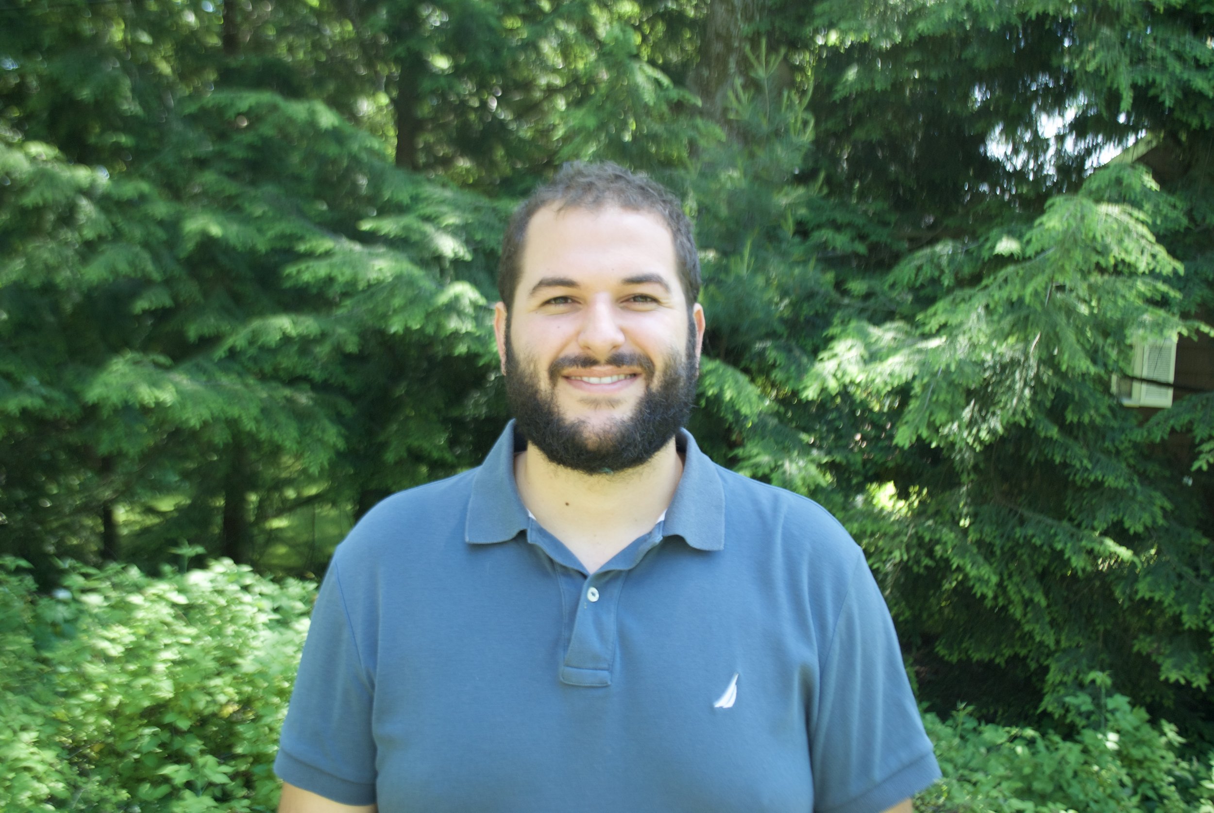 Ethan est un Bachelier de Génie Informatique. Ethan est un individu curieux qui voit les choses de façon positive, la ou les autres voient des problèmes, Ethan voit un defi stimulant a résoudre. Il est le premier employé de notre branche américaine Symasol Corp.
