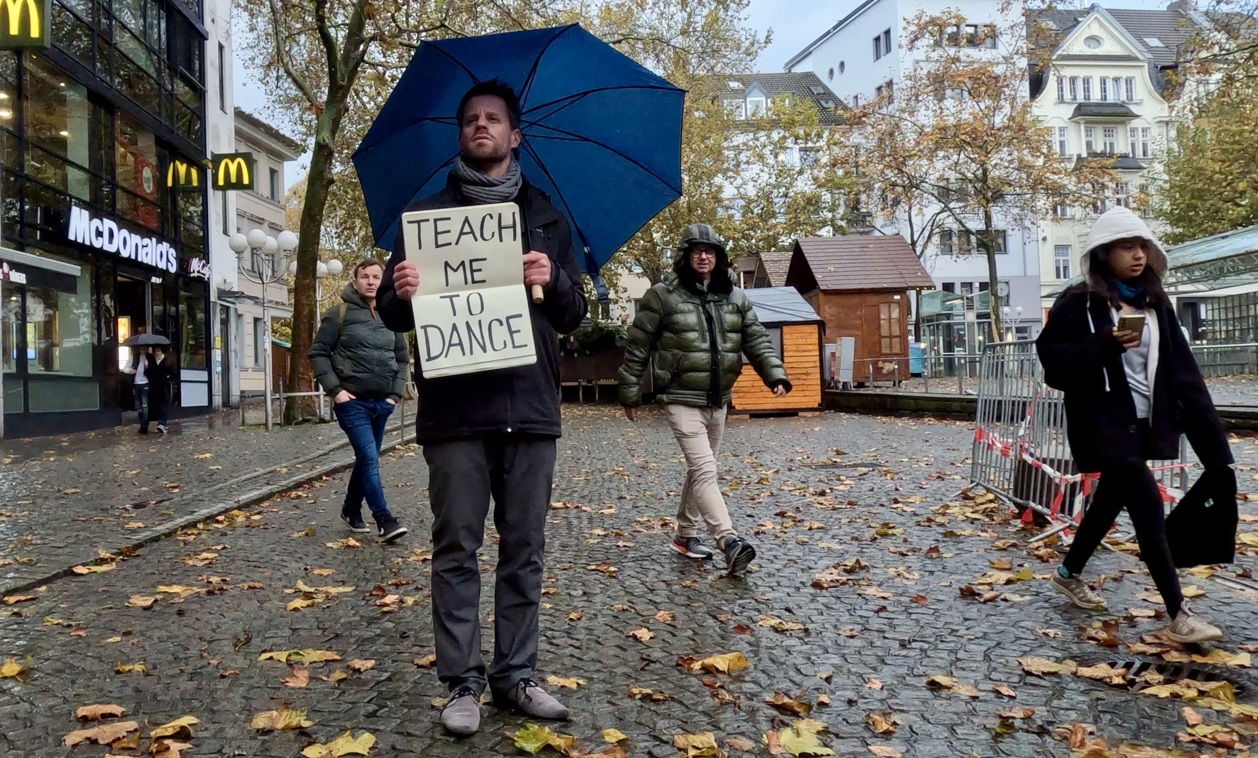 Zwischen Kunst und Alltag: Simon Pfeffels Performances in Bonn