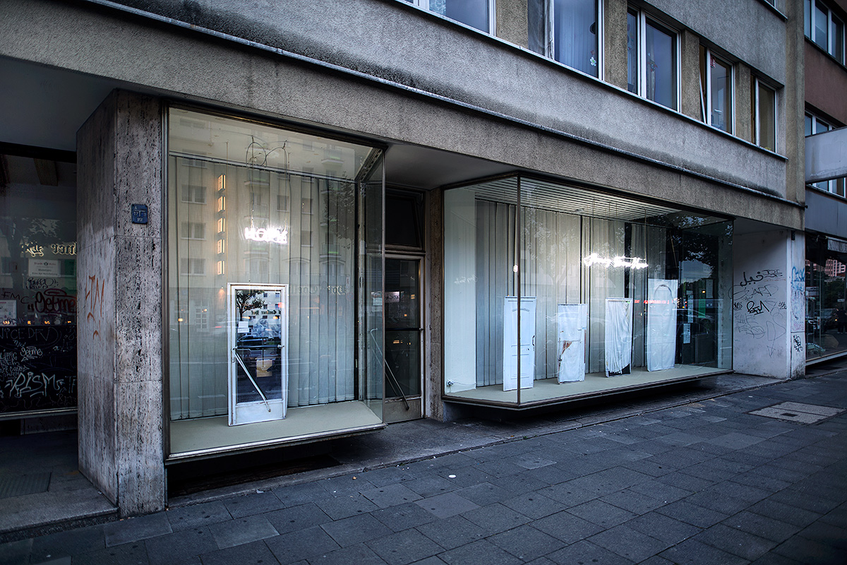 Installationsansicht, Home Away From Home, Sightfenster/Cityleaks Festival, Lia Sáile, Köln, 2017