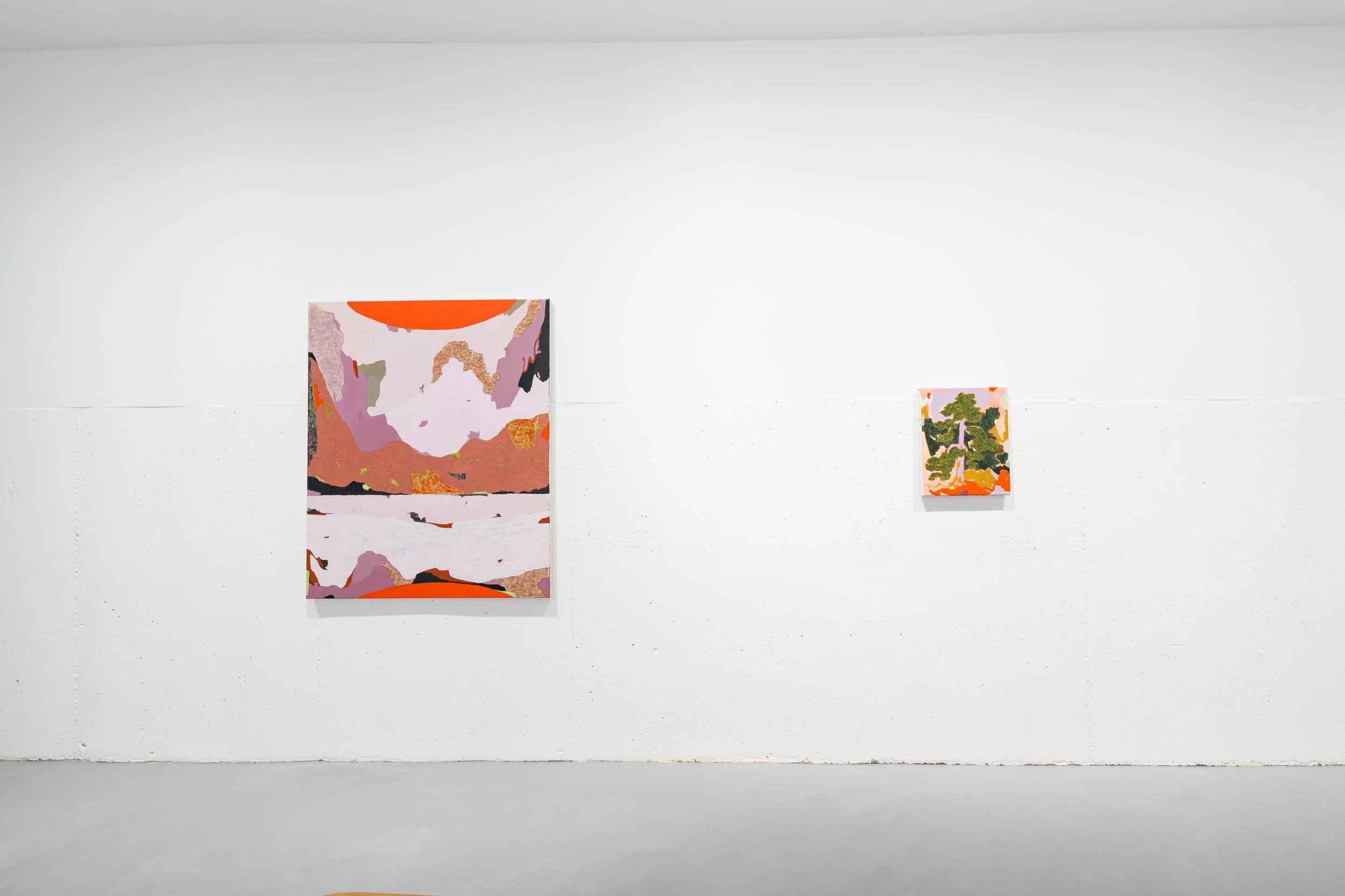 Ausstellungsansicht: Luminous Floating, Enari Gallery, Amsterdam, NL, 2024, Arbeiten: While Darkness Falls Asleep, A First Encounter