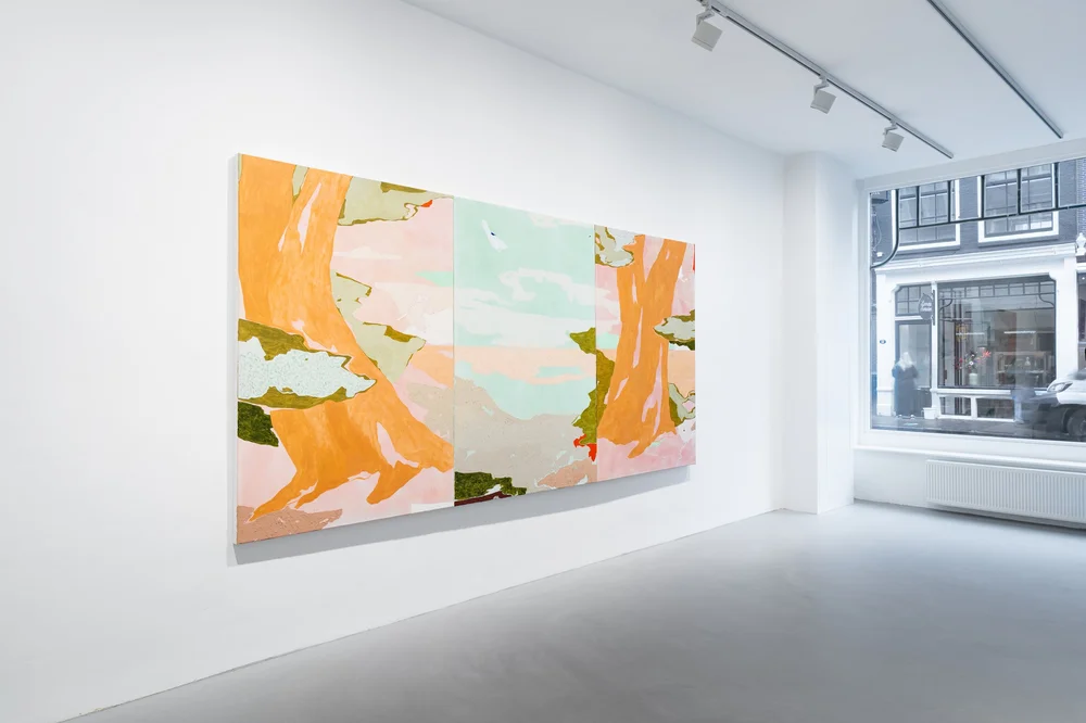 Ausstellungsansicht: Luminous Floating, Enari Gallery, Amsterdam, NL, 2024; Arbeiten: Silent Floating Gleam