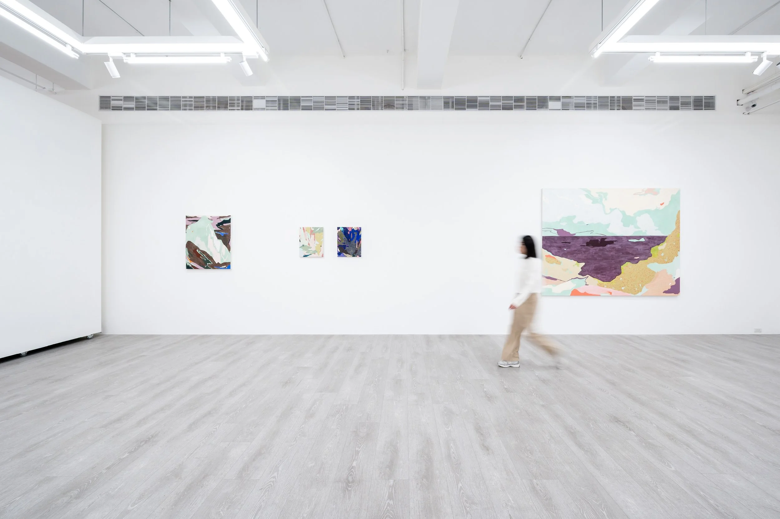 Ausstellungsansicht: Traverse Heights Right to the Edges, Yiri Arts, Teipeh, TW, 2025; Arbeiten: High Up the Summit, Deep in the Woods I, Night Falls, Followed the Path to the Edge