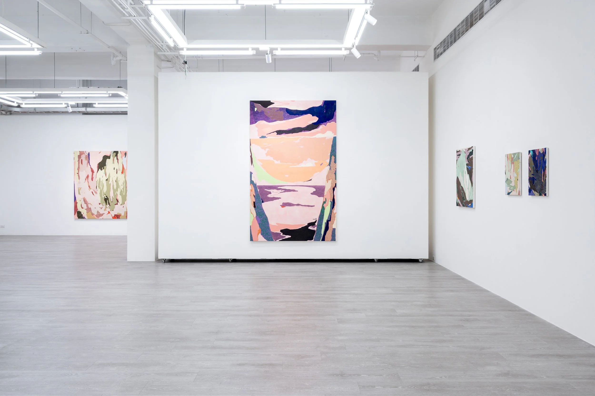 Ausstellungsansicht: Traverse Heights Right to the Edges, Yiri Arts, Teipeh, TW, 2025; Arbeiten: Grown on a Steep Slope, Merge Between the Circumstances, High Up the Summit, Deep in the Woods I, ...