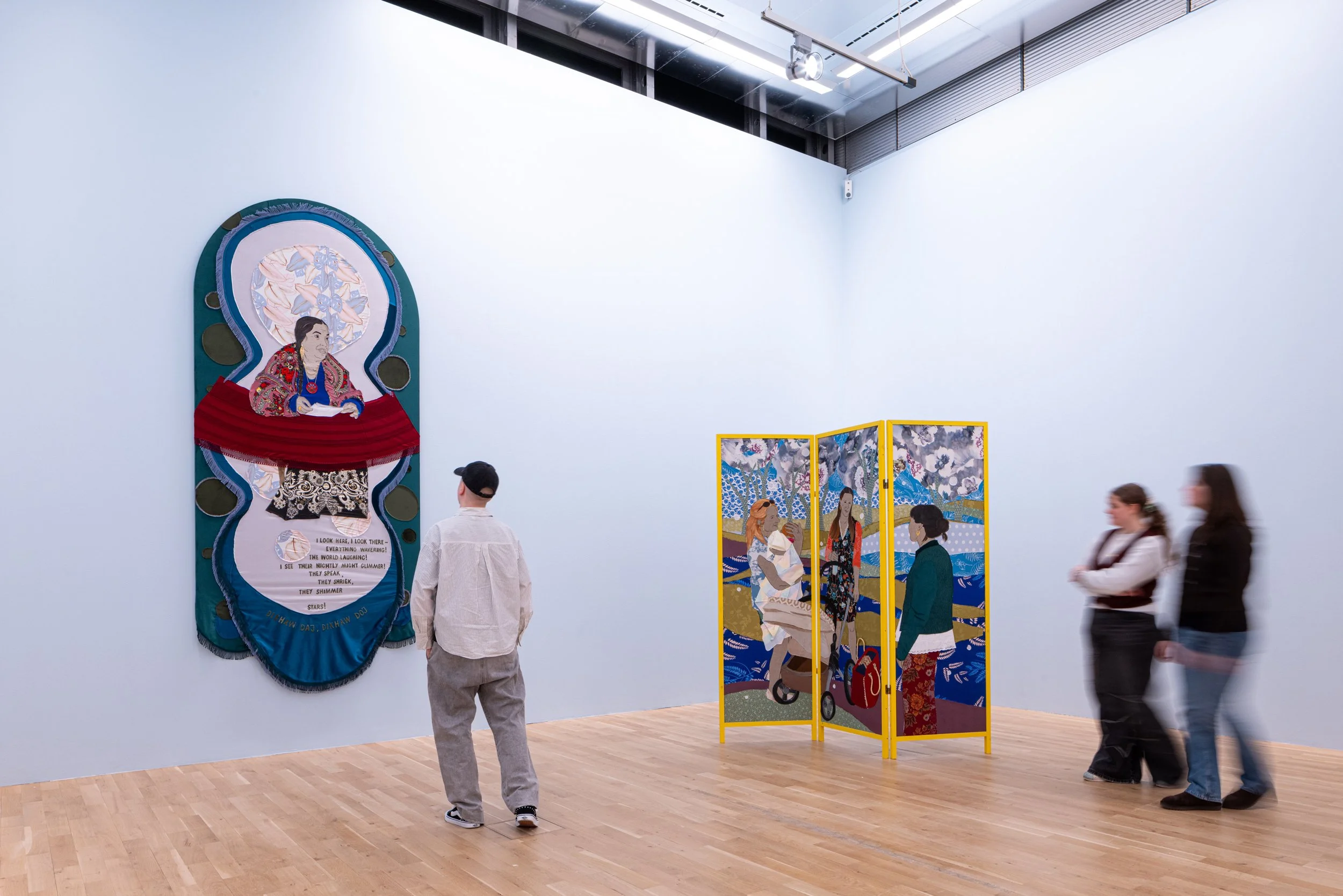 Ausstellungsansicht, Małgorzata Mirga-Tas, Eine alternative Geschichte, Kunstmuseum Wolfsburg, 2025, Foto: Marek Kruszewski