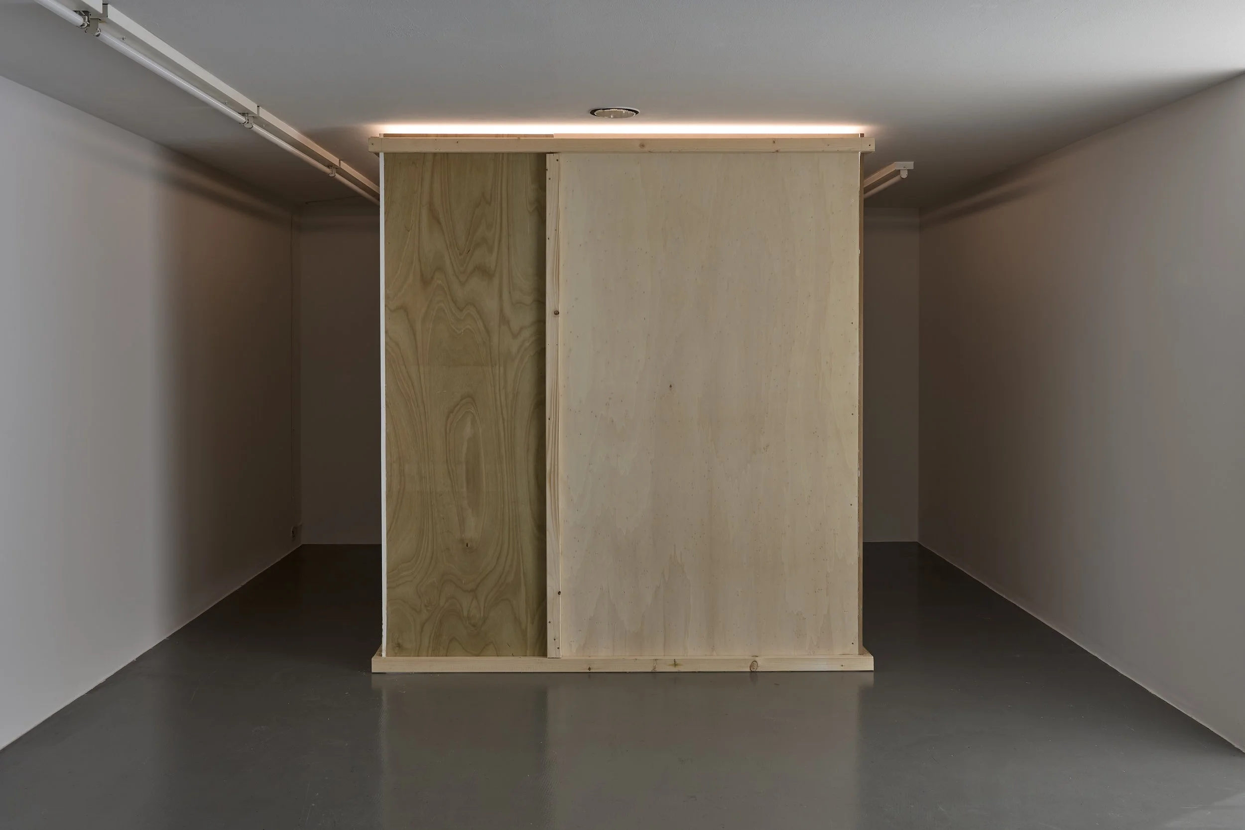 John Hussain Flindt: Exposure 2026, Schaumstoffplatten, 480-mm-Objektiv, Holz