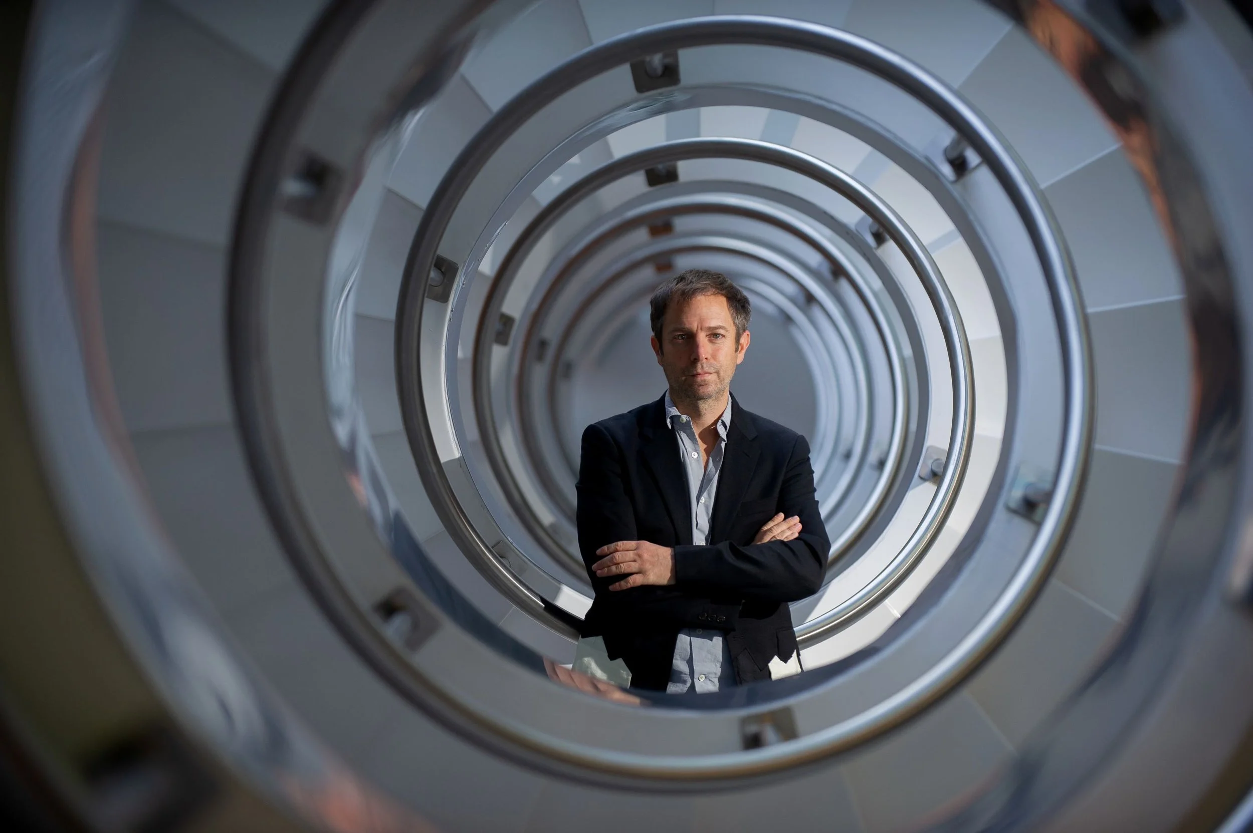 Leandro Erlich: Schwerelos im Kunstmuseum Wolfsburg