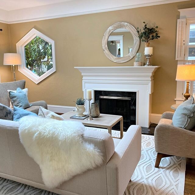 One of the beautiful homes we staged this week. Elegant living and dining spaces.
#seattlehomesforsale #eleganthome #staginghomes #openhousestaging