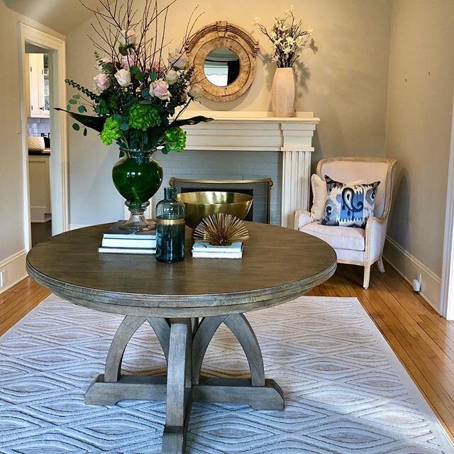 This entry! What a fun entry to stage. Beautiful &amp; elegant.
#staginghomes #beautifulentry #seattlehomesforsale #welcomehome #openhousestaging