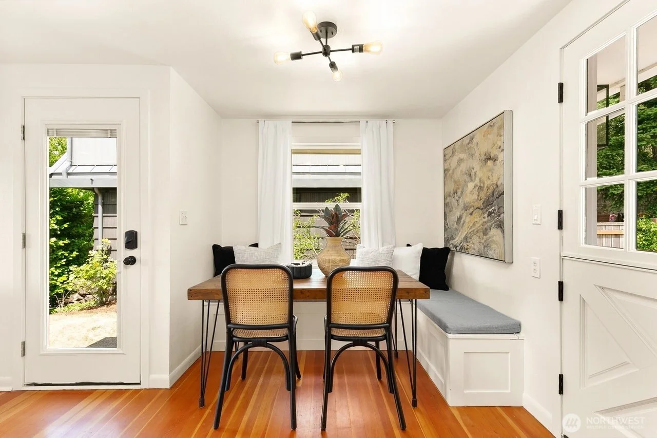 This mid-century Magnolia home was so charming! Listed by @dawnbourdo with @compasswashington. 

#magnoliahome #midcenturydesign #dreamhomes #stagingtosell #staging #homestaging #interiordesign #designinspo #womenowned