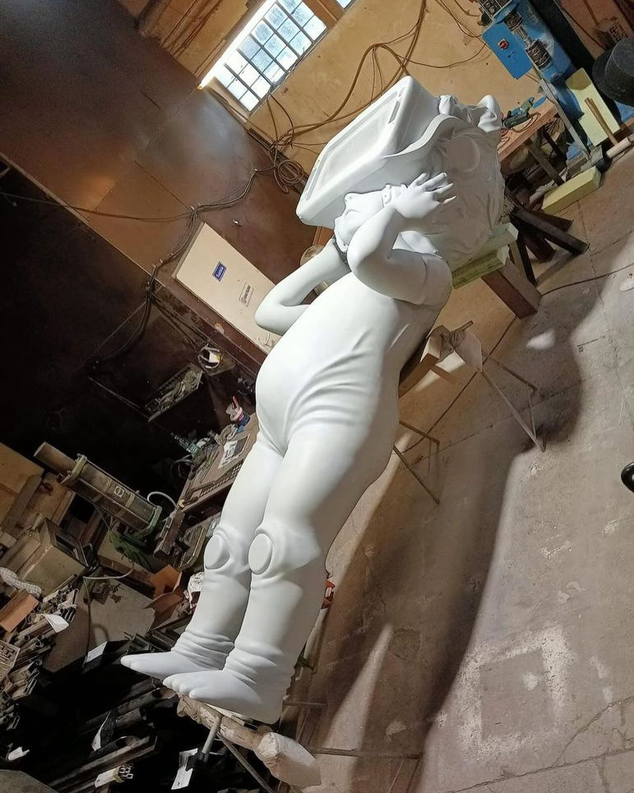 Meta Baby in progress photos from a month ago - arriving at the clients today 

kenkelleher #artadvisor #livingwithart #modernartists #modernsculpture #artreview #sculpture #contemporarysculpture #sculptor #urbansculpture #publicart #contemporaryartc