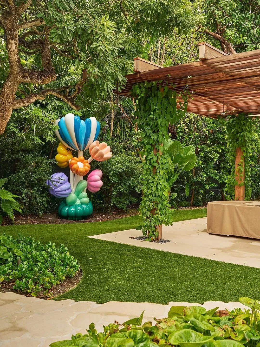 Cosmos Deluxe

2025

Installed this summer for a private collector this 15ft sculpture is part of my floral series.

#kenkelleher #artadvisor #livingwithart #modernartists #biennale #inflatable #inflatables #inflatablesculpture #modernsculpture #artr