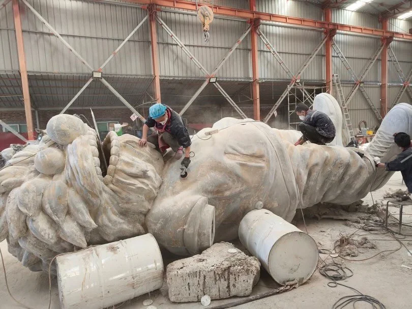 Making of a giant&hellip;

7 six meter tall sculptures when it was progress for the Boulevard in Riyadh Saudi Arabia 2 years ago 

#kenkelleher #paajoe #livingwithart #modernartists #biennale #관념미학어워드 #미술관 #전시 #유화 #그림 #미술 #ᄋ