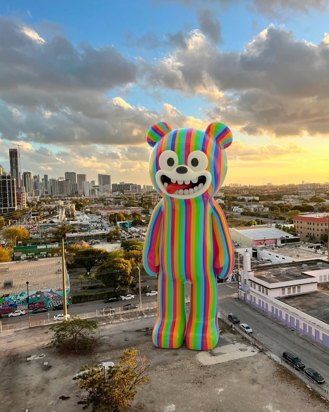 Beary in Wynwood

#Anchorball
#LargeScaleSculpture
#PublicArt
#MonumentalArt
#ArtInPublicSpace
&copy;2026 Ken Kelleher. All rights reserved.
@anchorball / @sol.kelleher